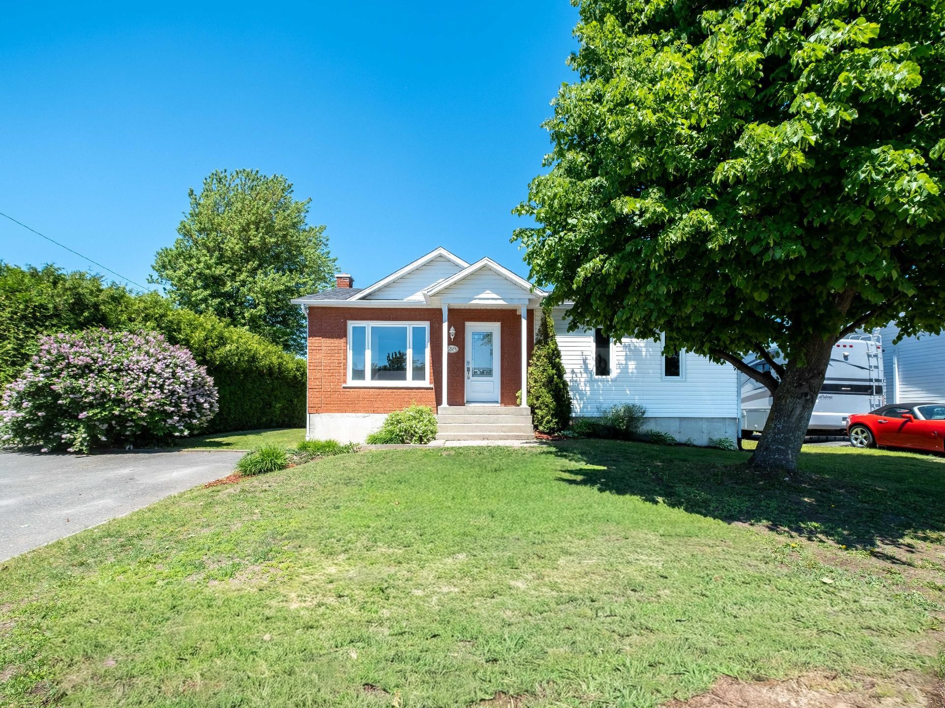 









28


Rue Deblois

,
Drummondville,




QC
J2A2M6

