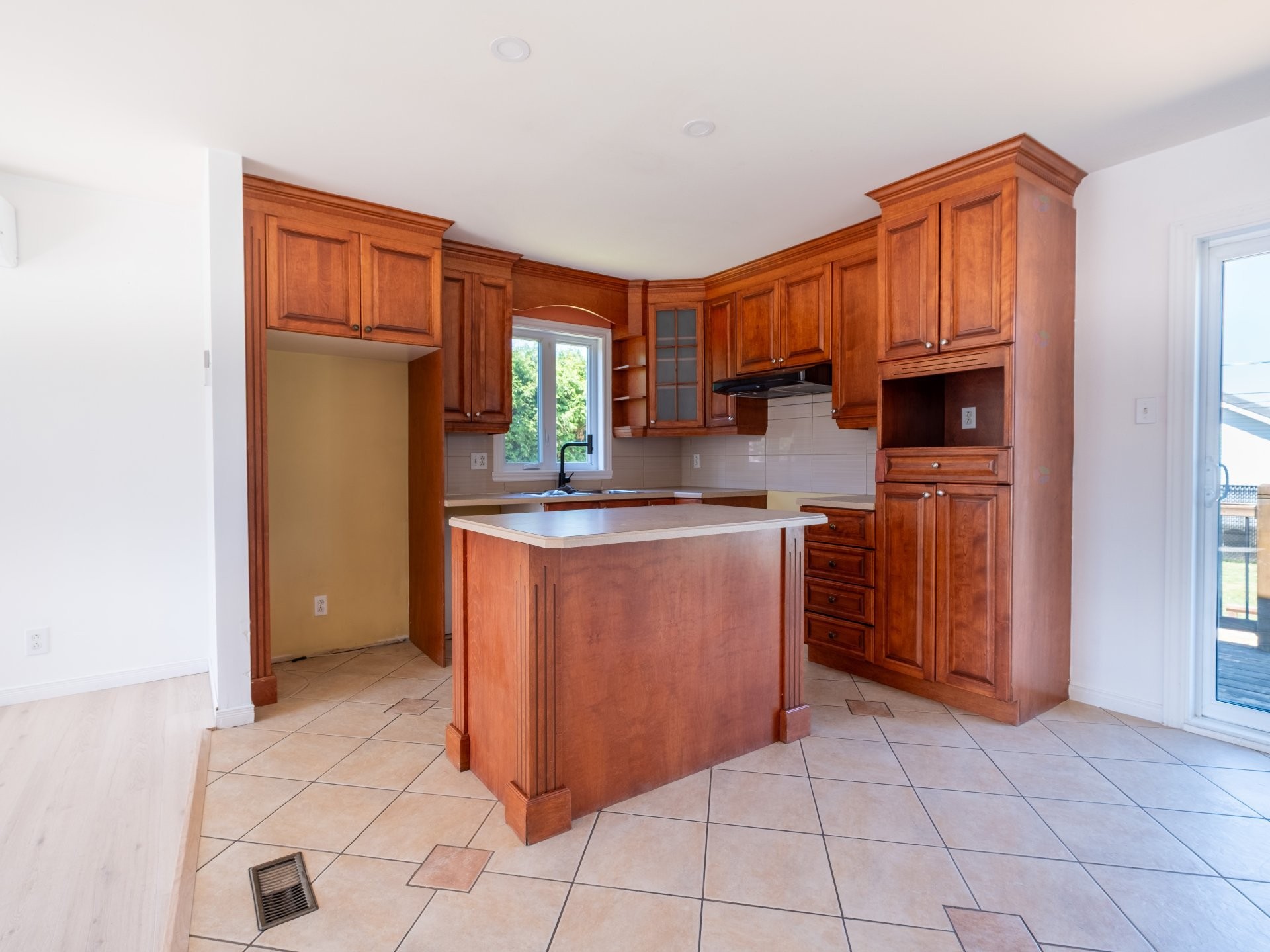 









28


Rue Deblois

,
Drummondville,




QC
J2A2M6

