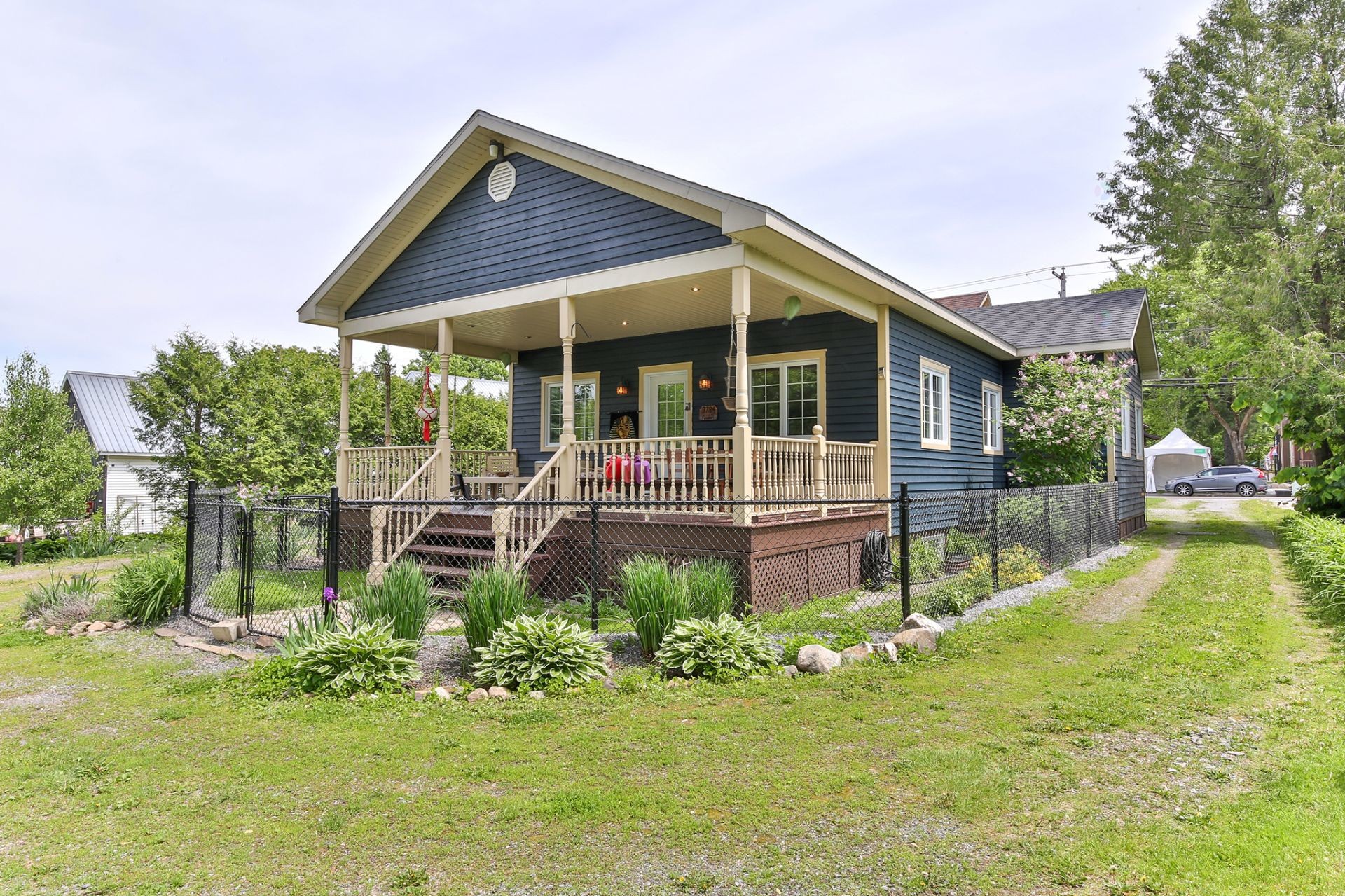 









3784

 - 3786


Rue Principale

,
Dunham,




QC
J0E1M0

