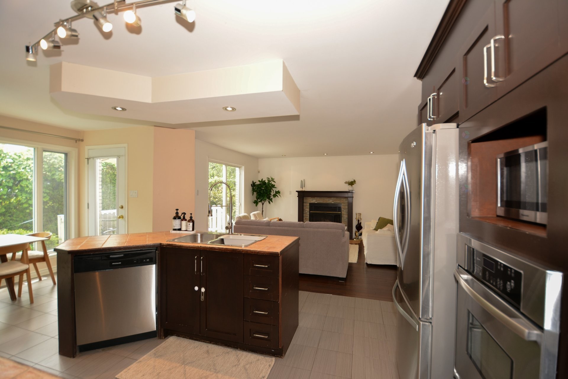 









8800


Crois. Rouyn

,
Brossard,




QC
J4X2T9

