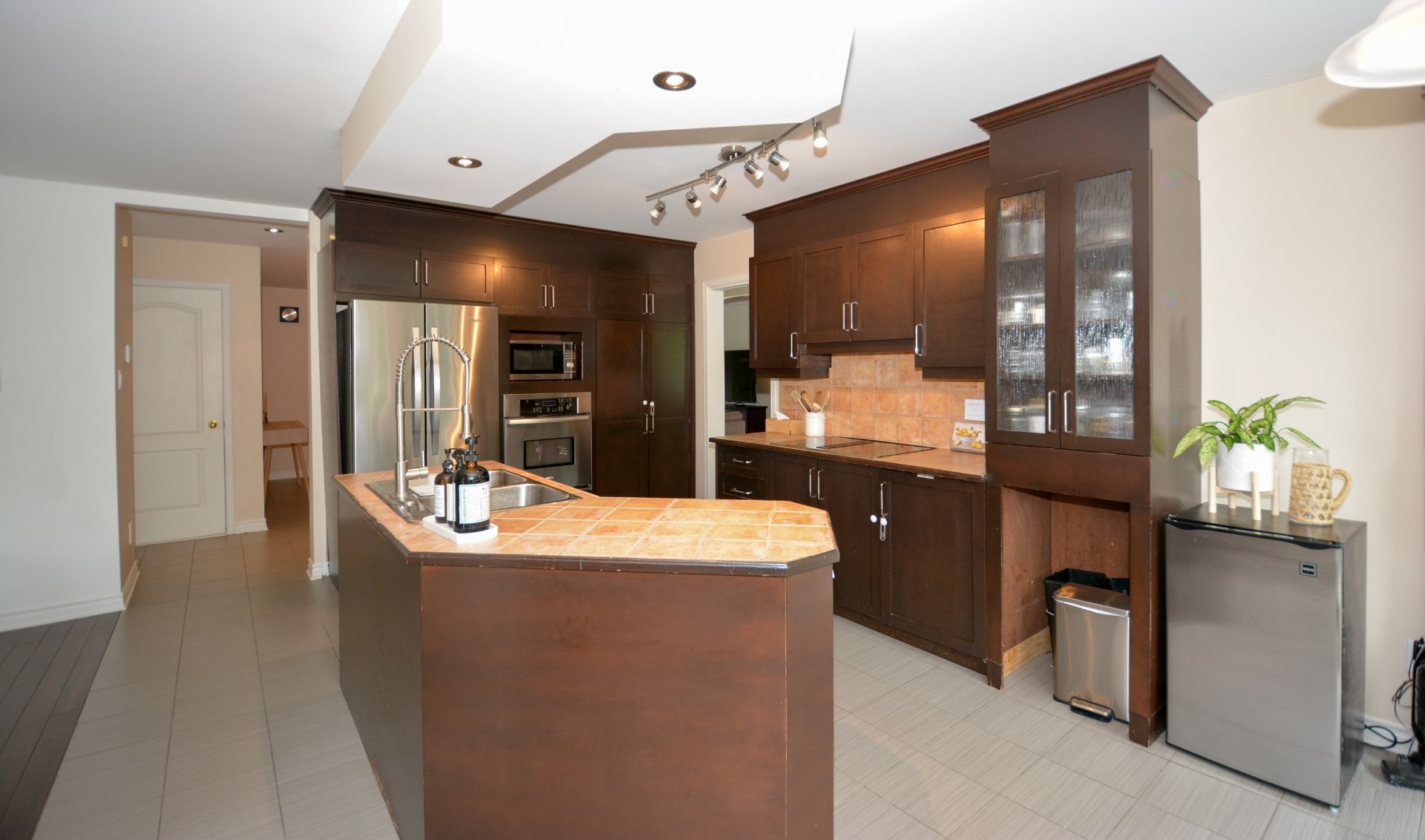 









8800


Crois. Rouyn

,
Brossard,




QC
J4X2T9


