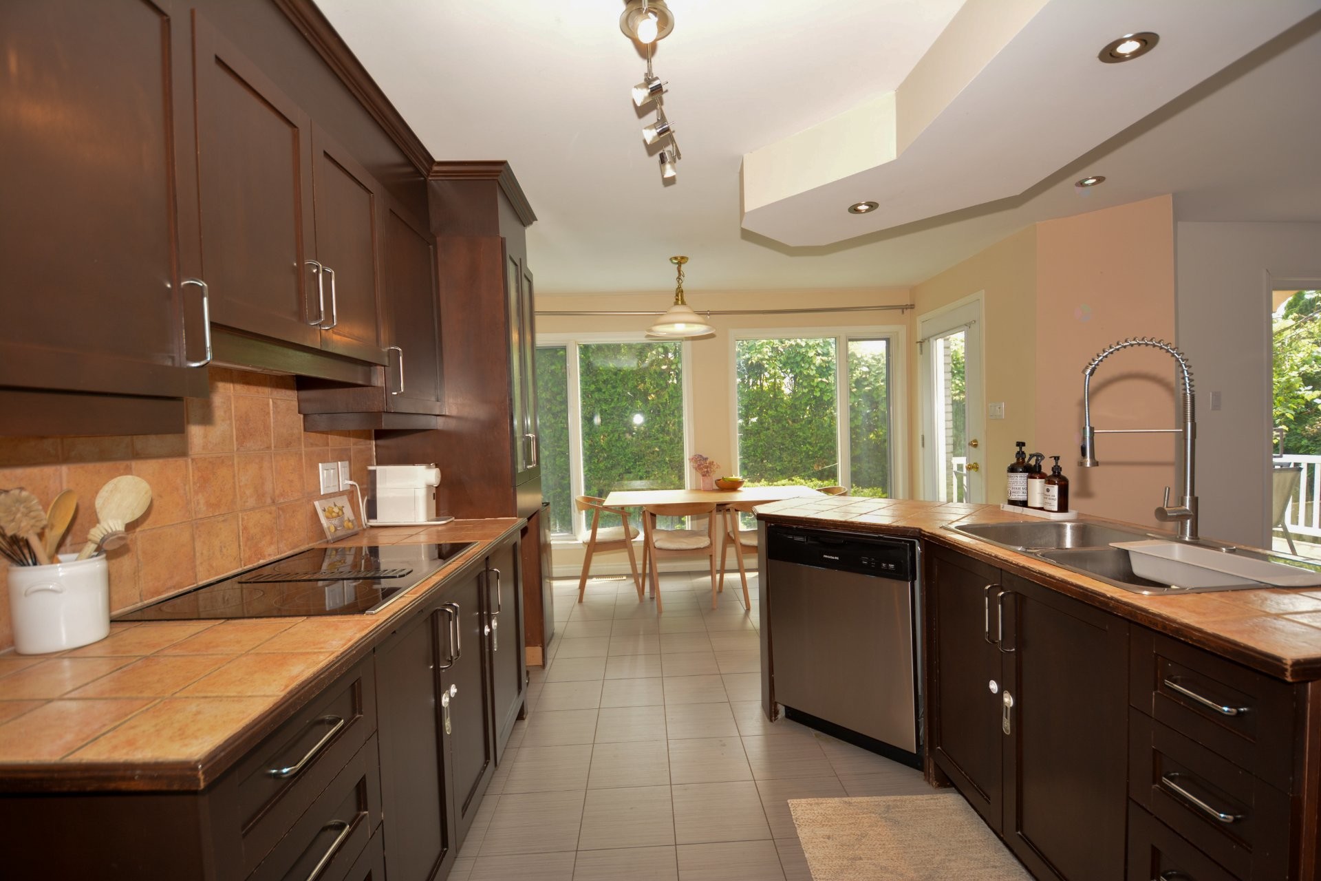 









8800


Crois. Rouyn

,
Brossard,




QC
J4X2T9

