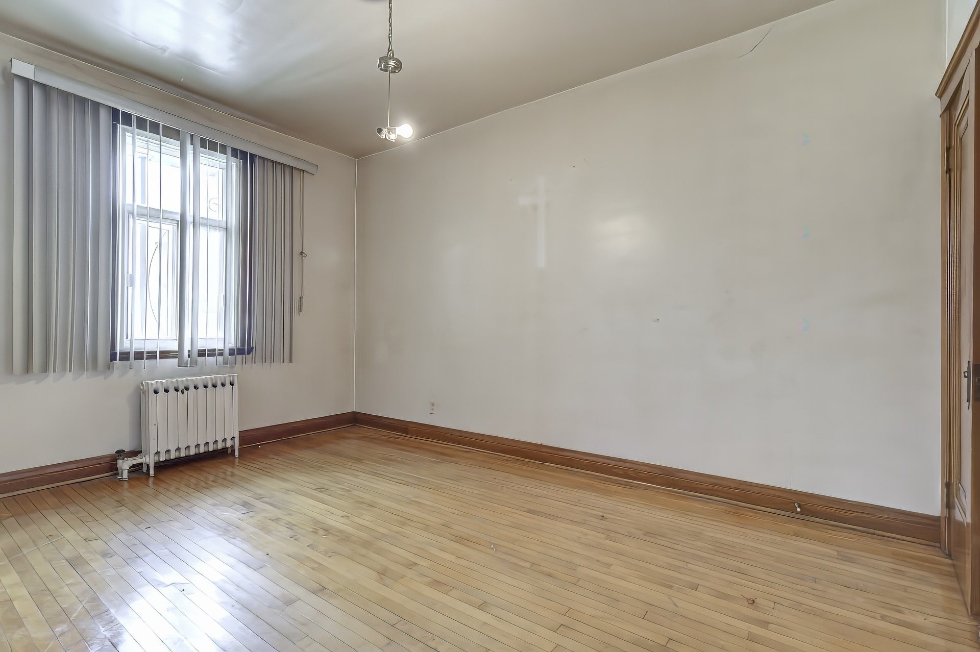 









6665

 - 6669


Av. des Érables

,
Montréal (Rosemont/La Petite-Patrie),




QC
H2G2M9

