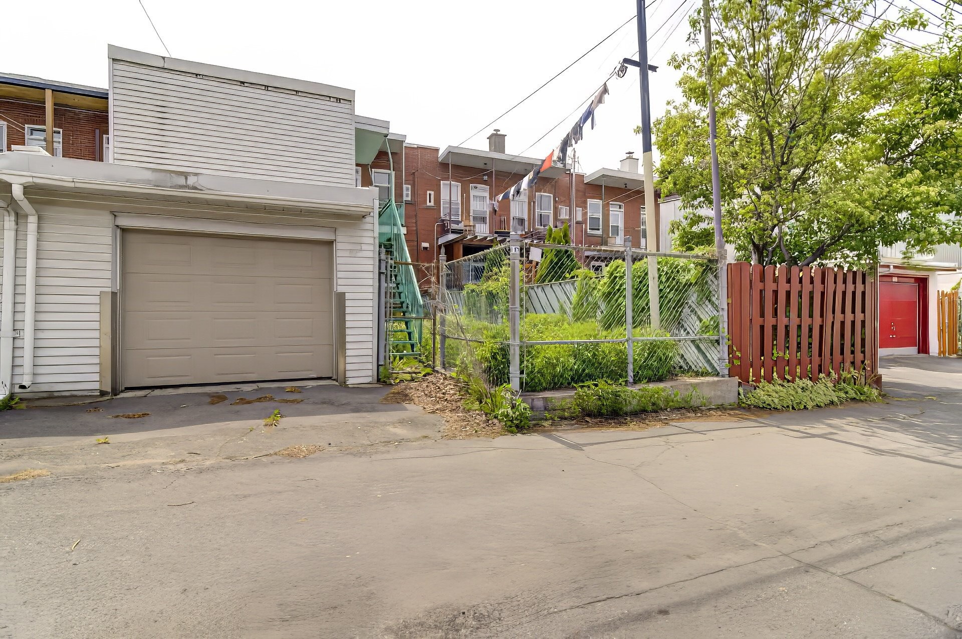 









6665

 - 6669


Av. des Érables

,
Montréal (Rosemont/La Petite-Patrie),




QC
H2G2M9

