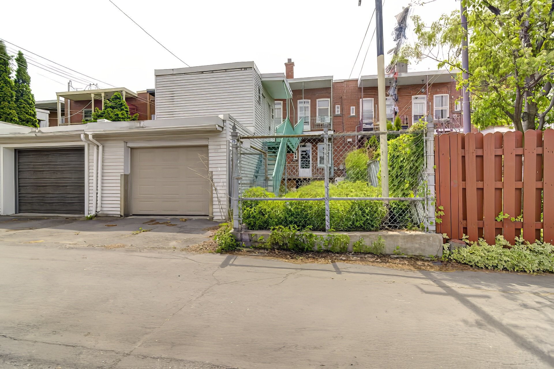 









6665

 - 6669


Av. des Érables

,
Montréal (Rosemont/La Petite-Patrie),




QC
H2G2M9


