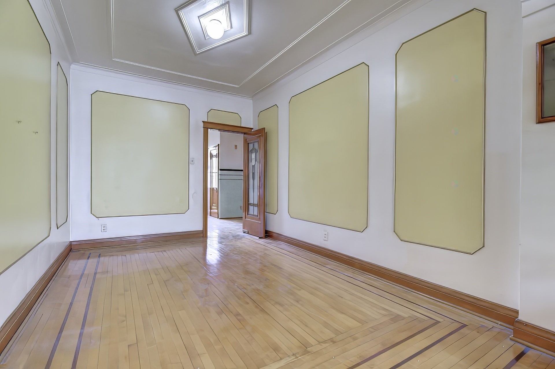 









6665

 - 6669


Av. des Érables

,
Montréal (Rosemont/La Petite-Patrie),




QC
H2G2M9

