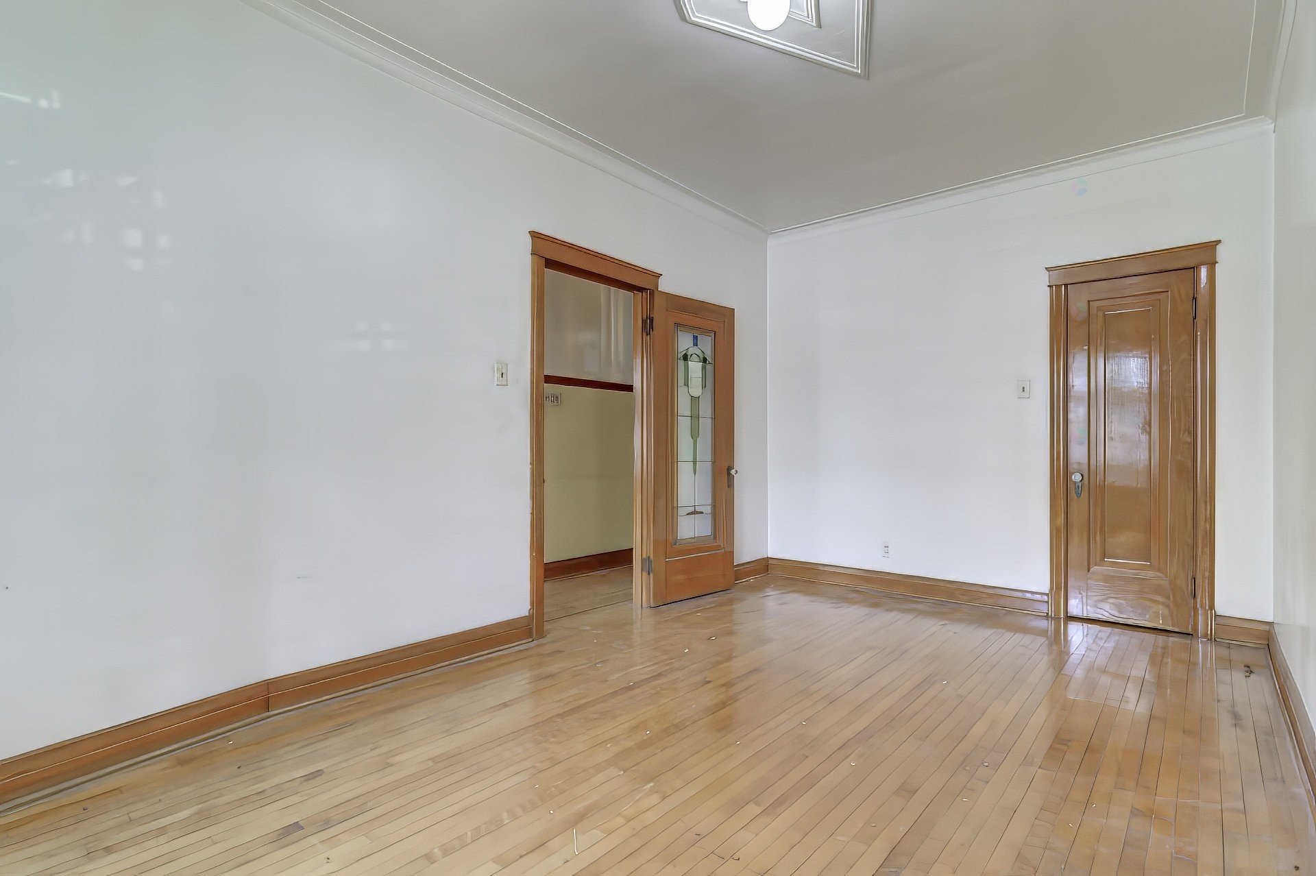 









6665

 - 6669


Av. des Érables

,
Montréal (Rosemont/La Petite-Patrie),




QC
H2G2M9

