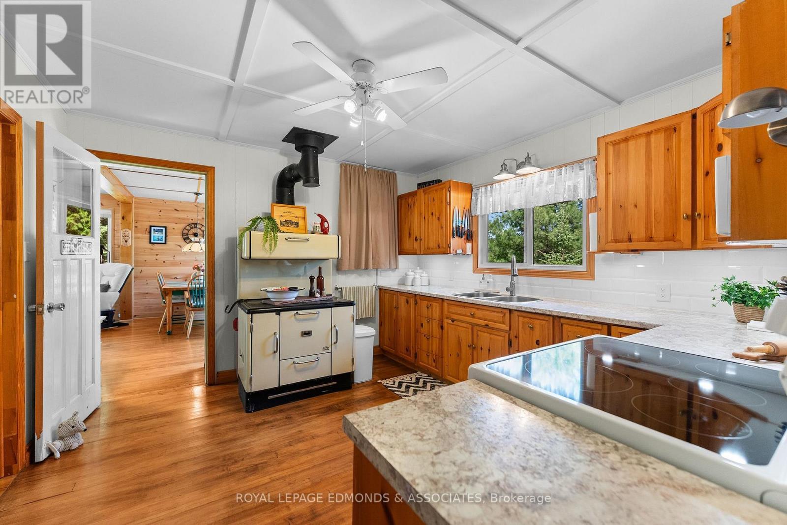 












1384A CENTENNIAL LAKE ROAD

,
Greater Madawaska,




Ontario
K0J1H0

