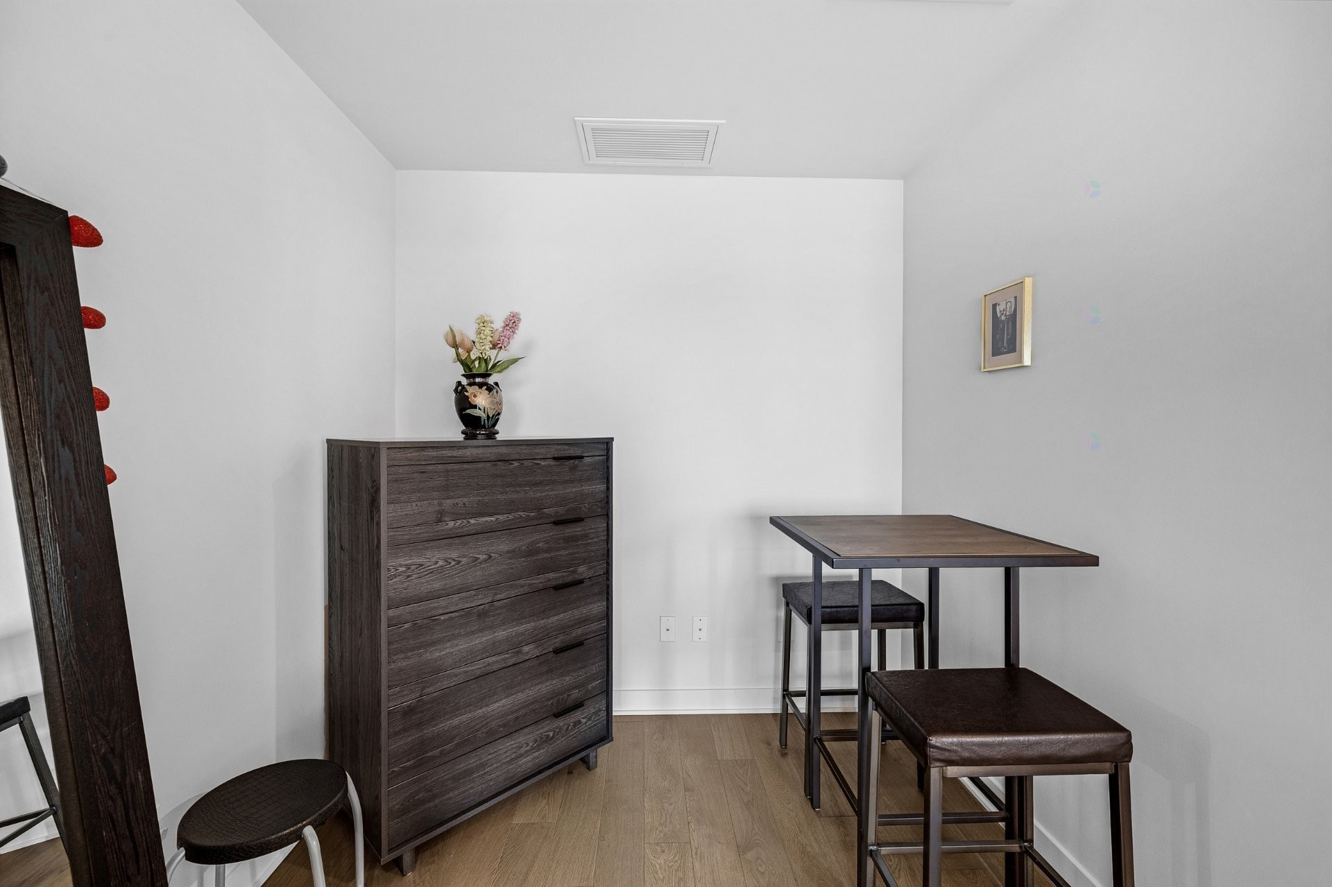 









1188


Rue St-Antoine O.

, 3701,
Montréal (Ville-Marie),




QC
H3C1B4

