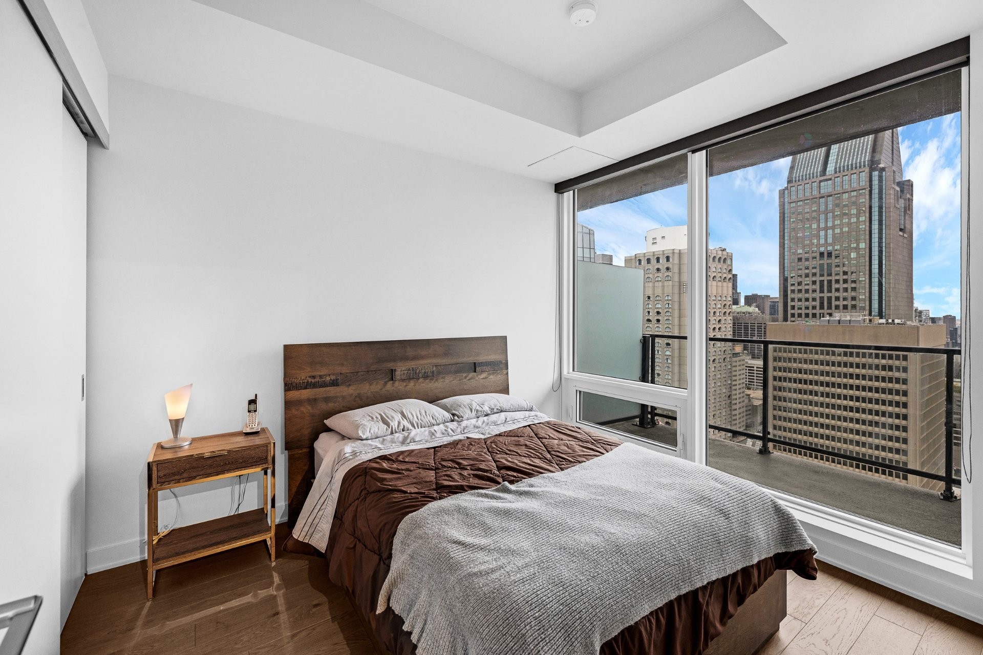 









1188


Rue St-Antoine O.

, 3701,
Montréal (Ville-Marie),




QC
H3C1B4

