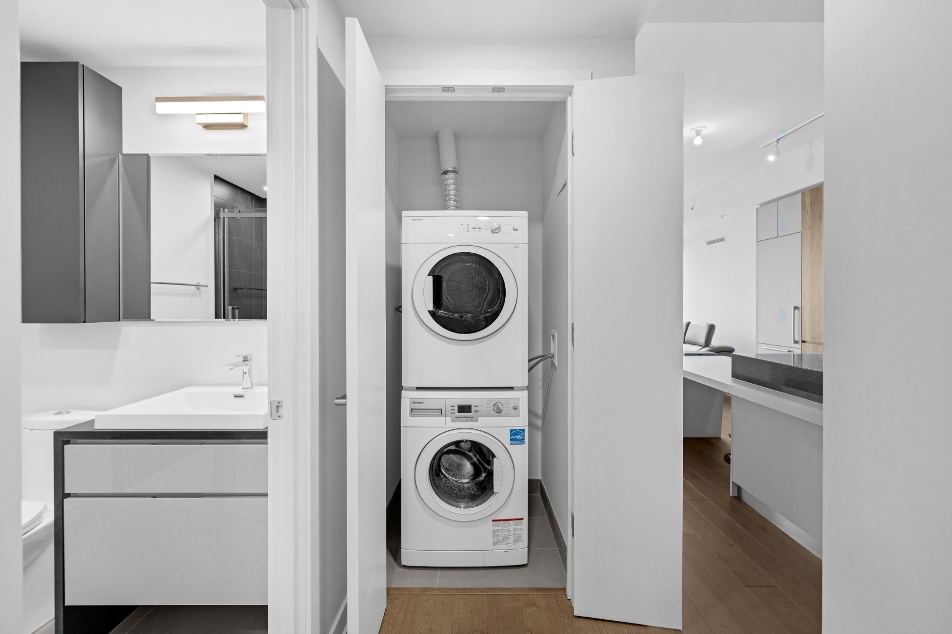 









1188


Rue St-Antoine O.

, 3701,
Montréal (Ville-Marie),




QC
H3C1B4

