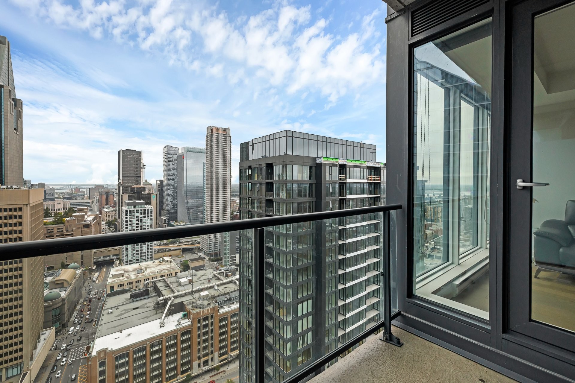 









1188


Rue St-Antoine O.

, 3701,
Montréal (Ville-Marie),




QC
H3C1B4

