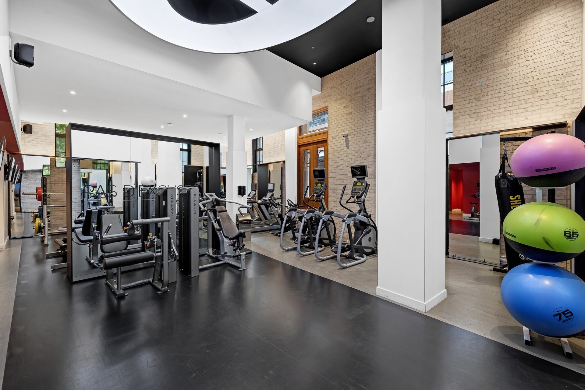 









1188


Rue St-Antoine O.

, 3701,
Montréal (Ville-Marie),




QC
H3C1B4

