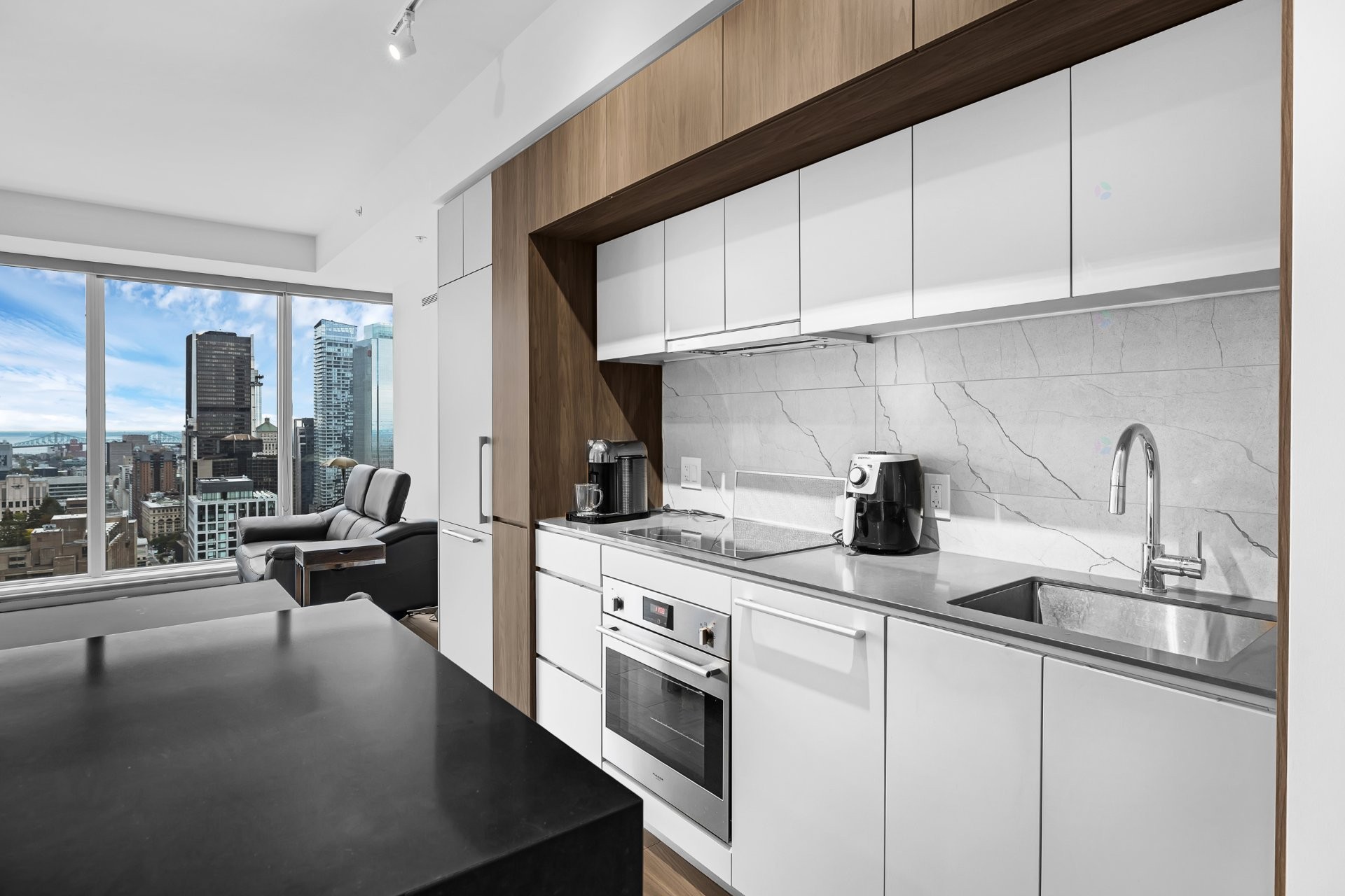 









1188


Rue St-Antoine O.

, 3701,
Montréal (Ville-Marie),




QC
H3C1B4

