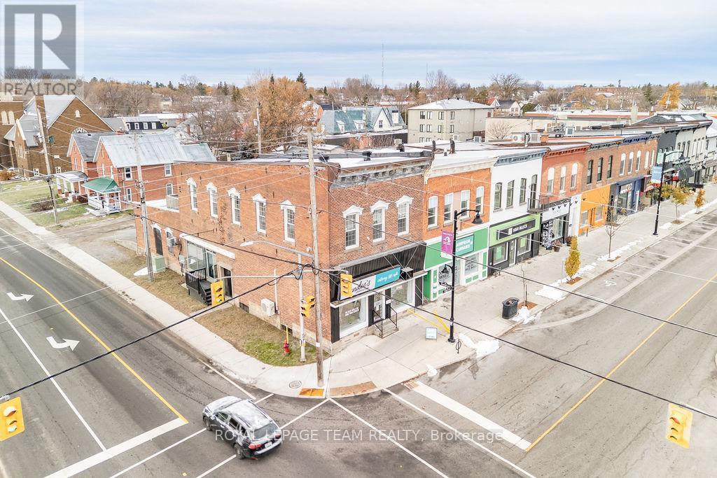 












4 ELGIN STREET W

,
Arnprior,




Ontario
K7S1N3

