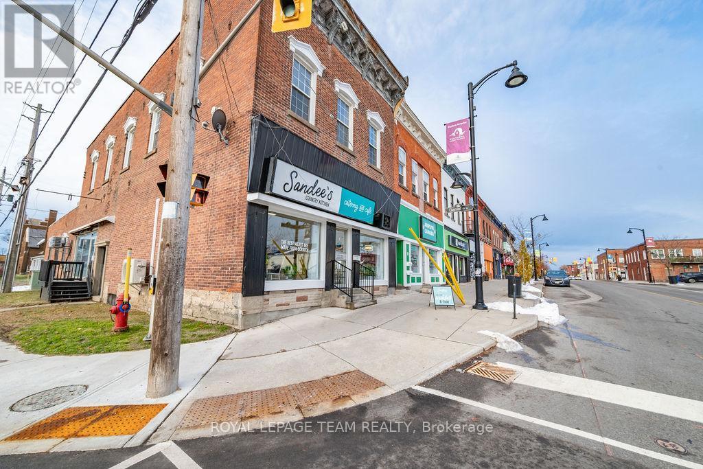 












4 ELGIN STREET W

,
Arnprior,




Ontario
K7S1N3

