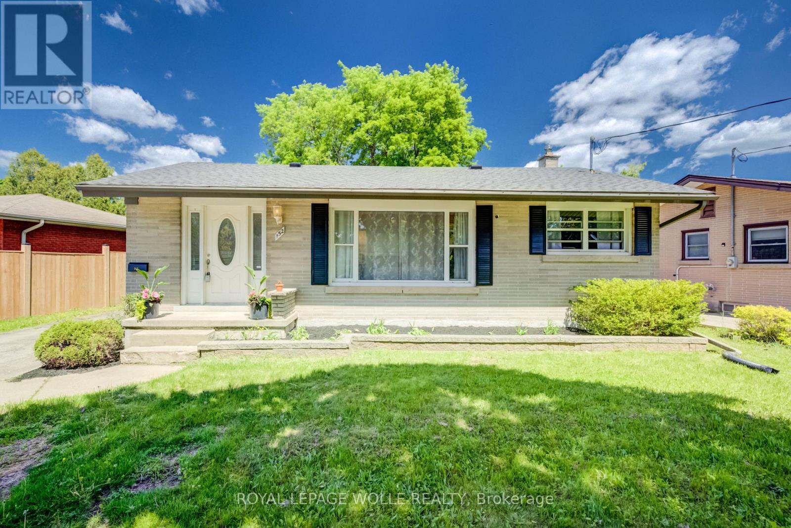 












152 CLARK AVENUE

,
Kitchener,




Ontario
N2C1Y5

