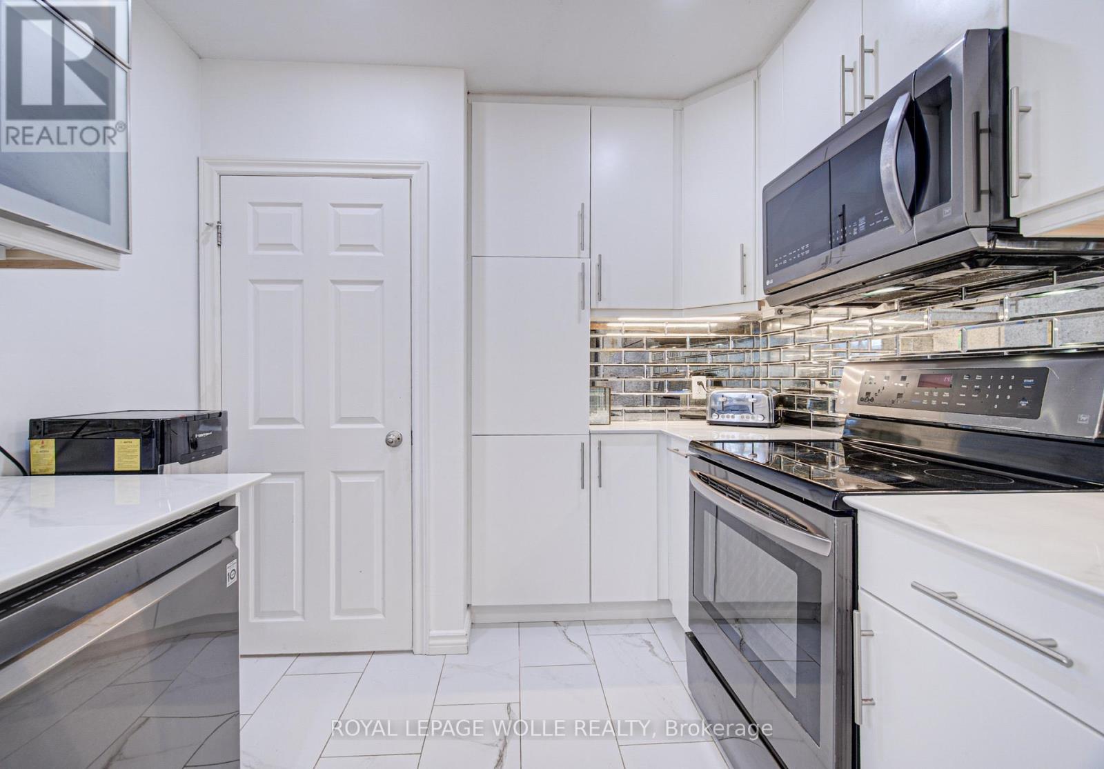 












152 CLARK AVENUE

,
Kitchener,




Ontario
N2C1Y5

