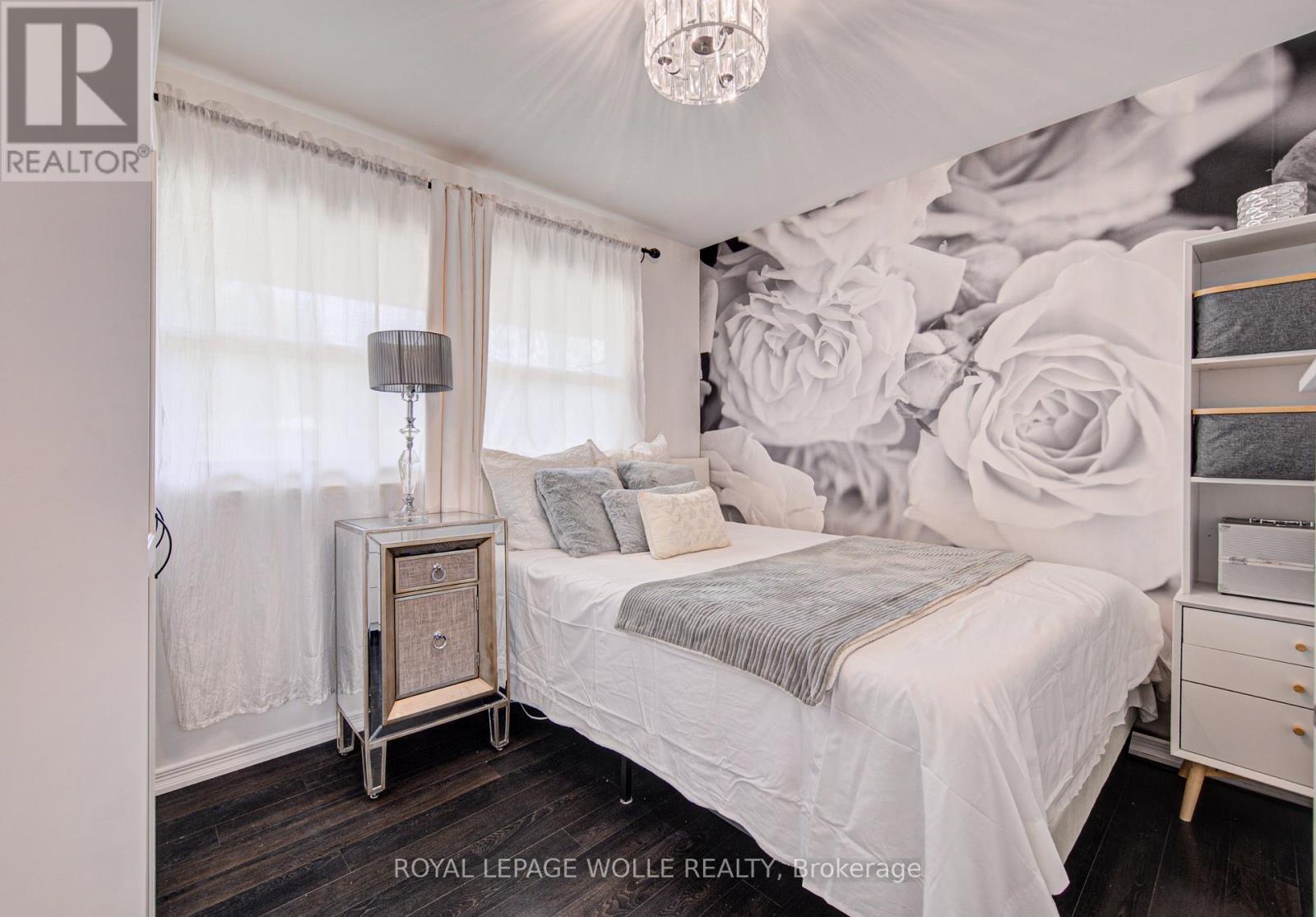 












152 CLARK AVENUE

,
Kitchener,




Ontario
N2C1Y5

