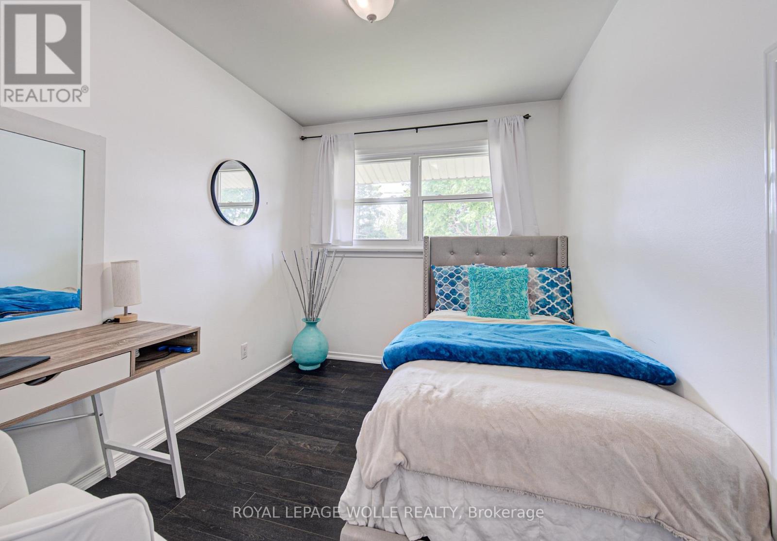 












152 CLARK AVENUE

,
Kitchener,




Ontario
N2C1Y5

