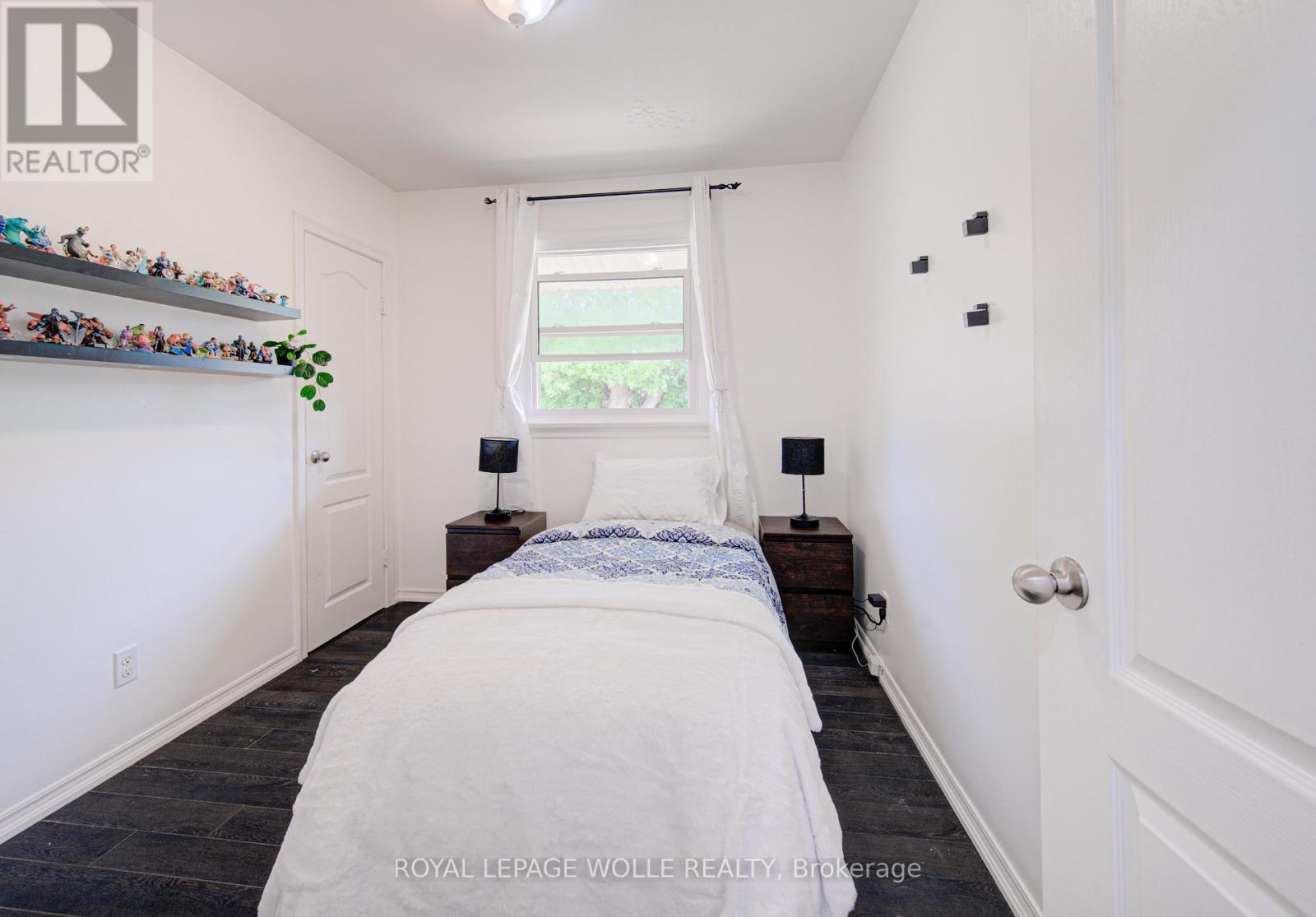 












152 CLARK AVENUE

,
Kitchener,




Ontario
N2C1Y5

