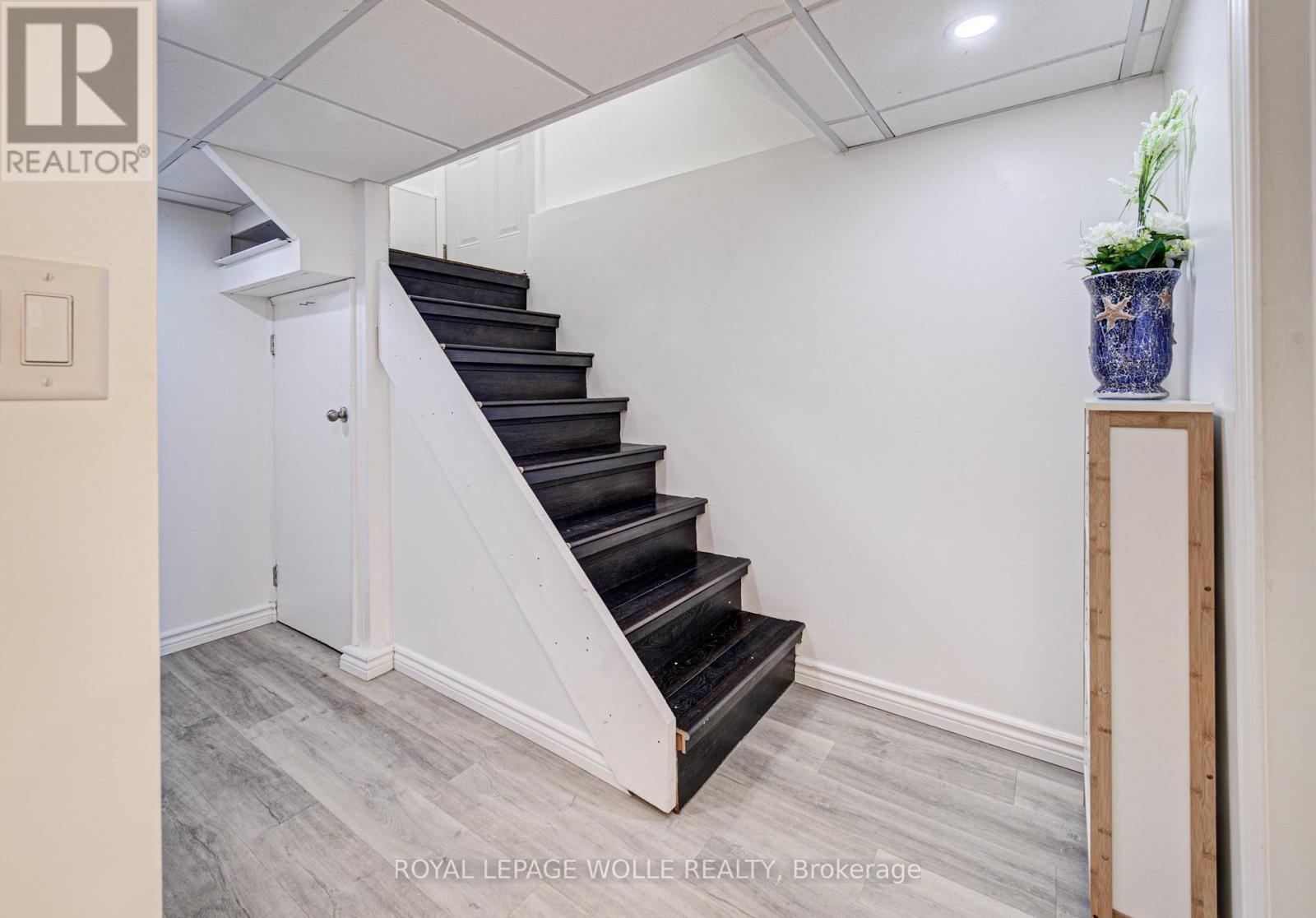 












152 CLARK AVENUE

,
Kitchener,




Ontario
N2C1Y5

