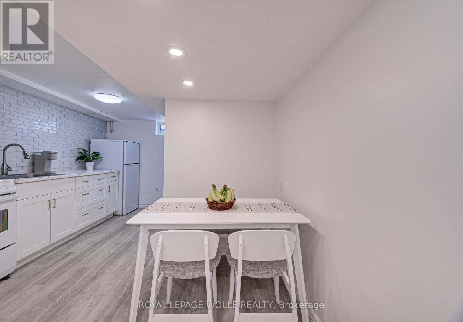 












152 CLARK AVENUE

,
Kitchener,




Ontario
N2C1Y5

