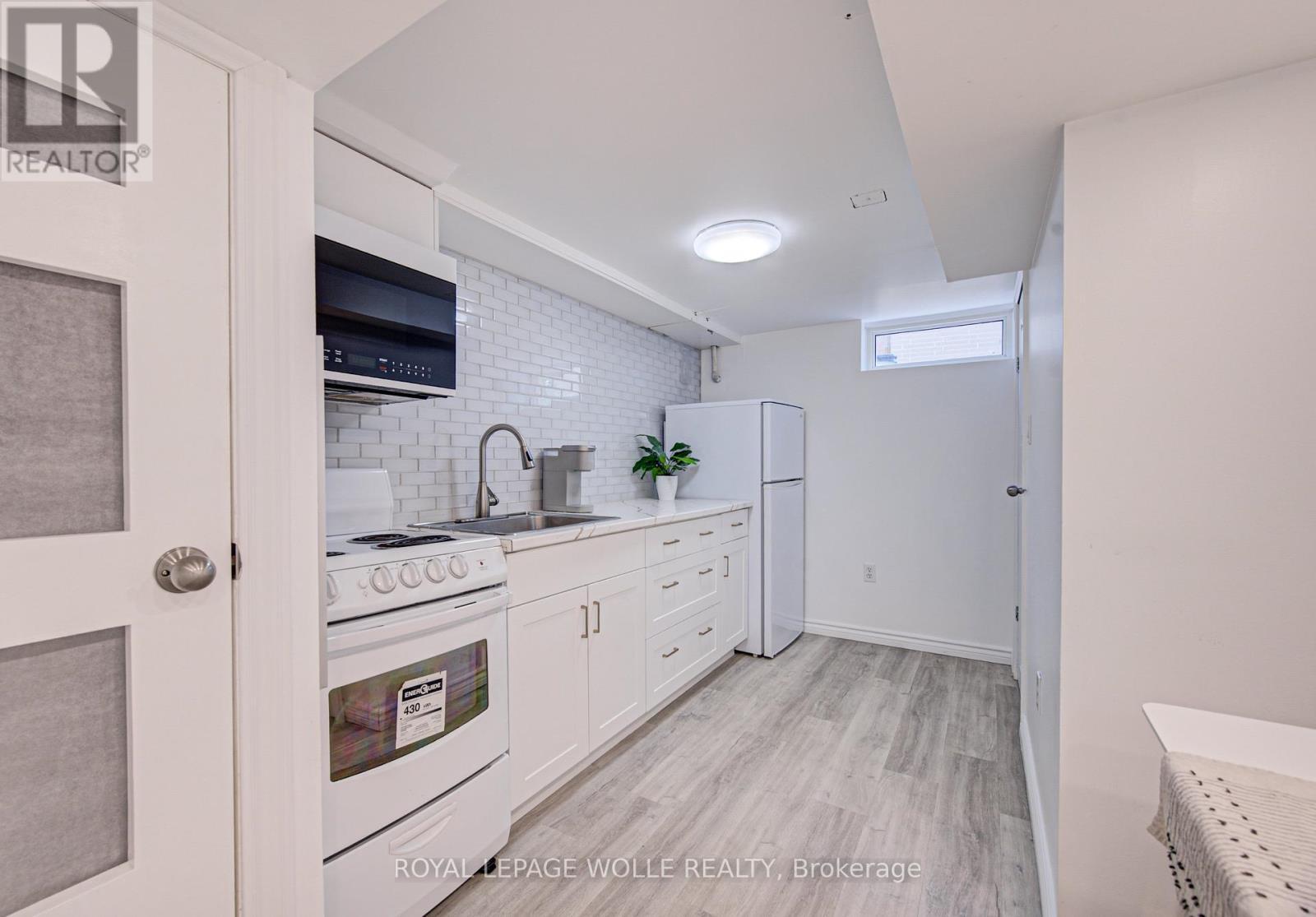 












152 CLARK AVENUE

,
Kitchener,




Ontario
N2C1Y5

