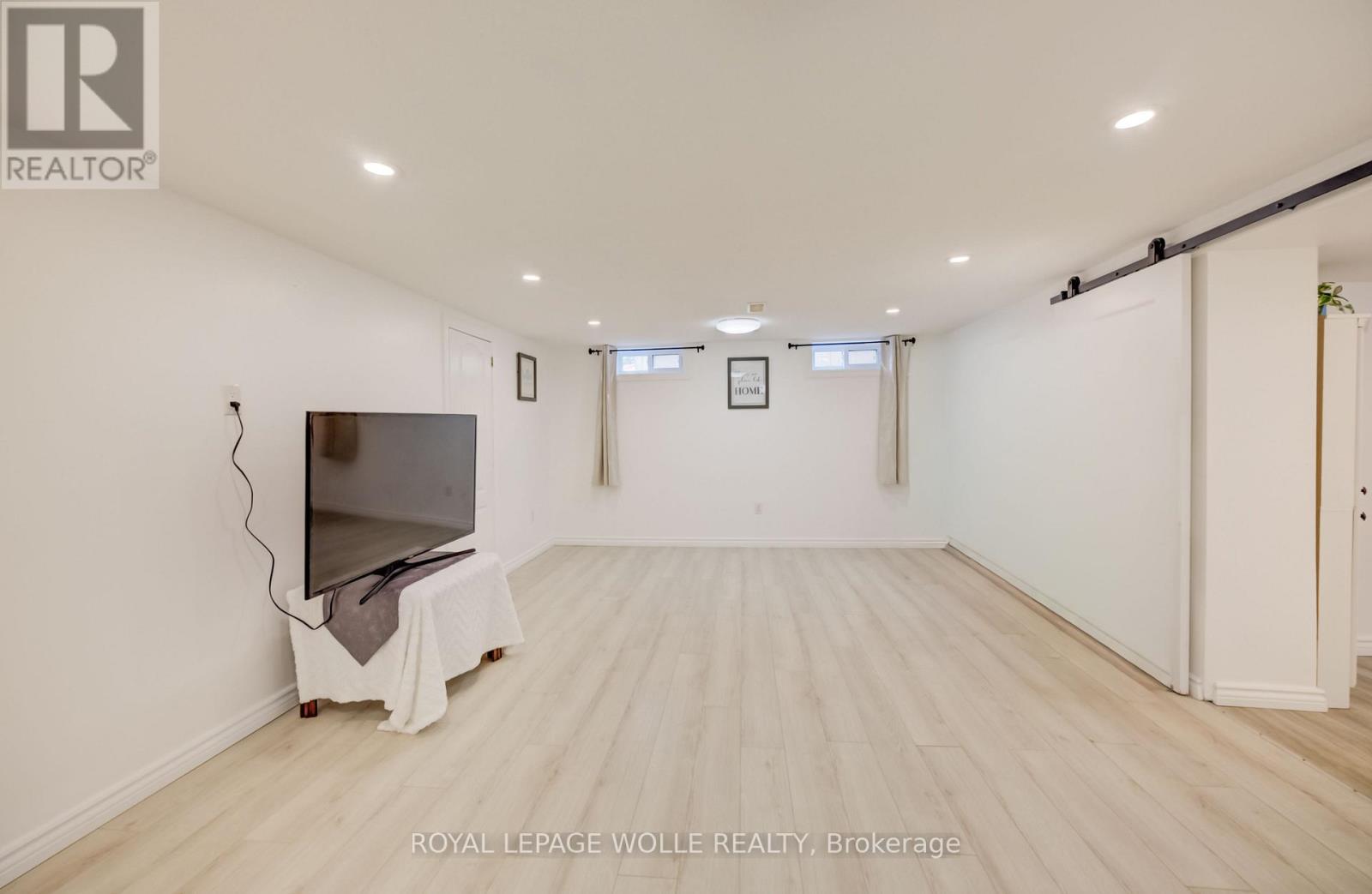 












152 CLARK AVENUE

,
Kitchener,




Ontario
N2C1Y5


