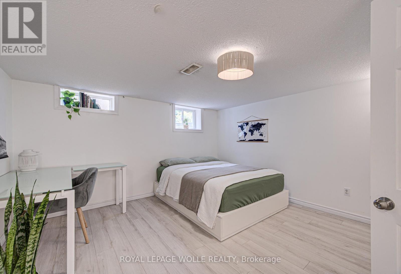 












152 CLARK AVENUE

,
Kitchener,




Ontario
N2C1Y5

