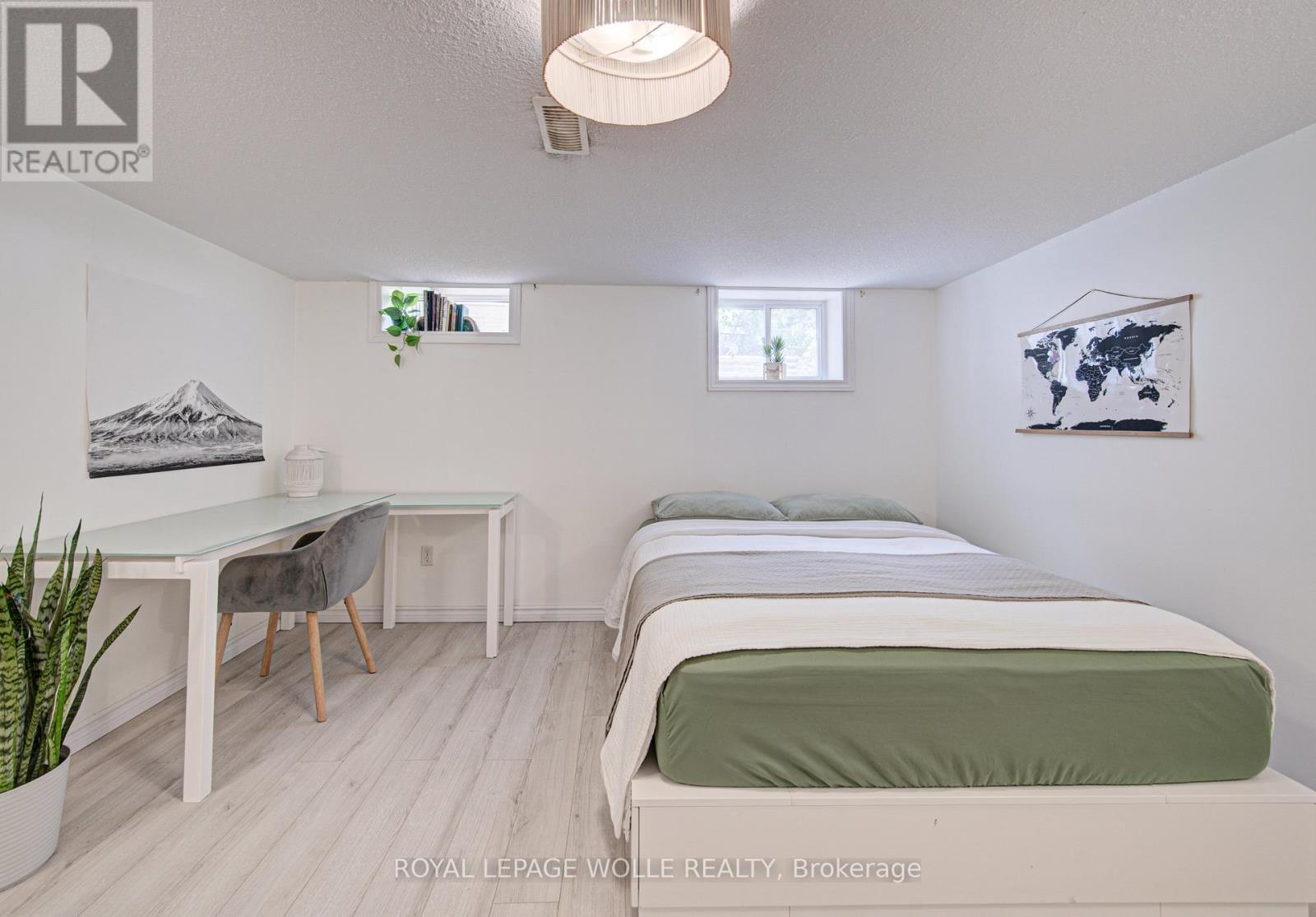 












152 CLARK AVENUE

,
Kitchener,




Ontario
N2C1Y5

