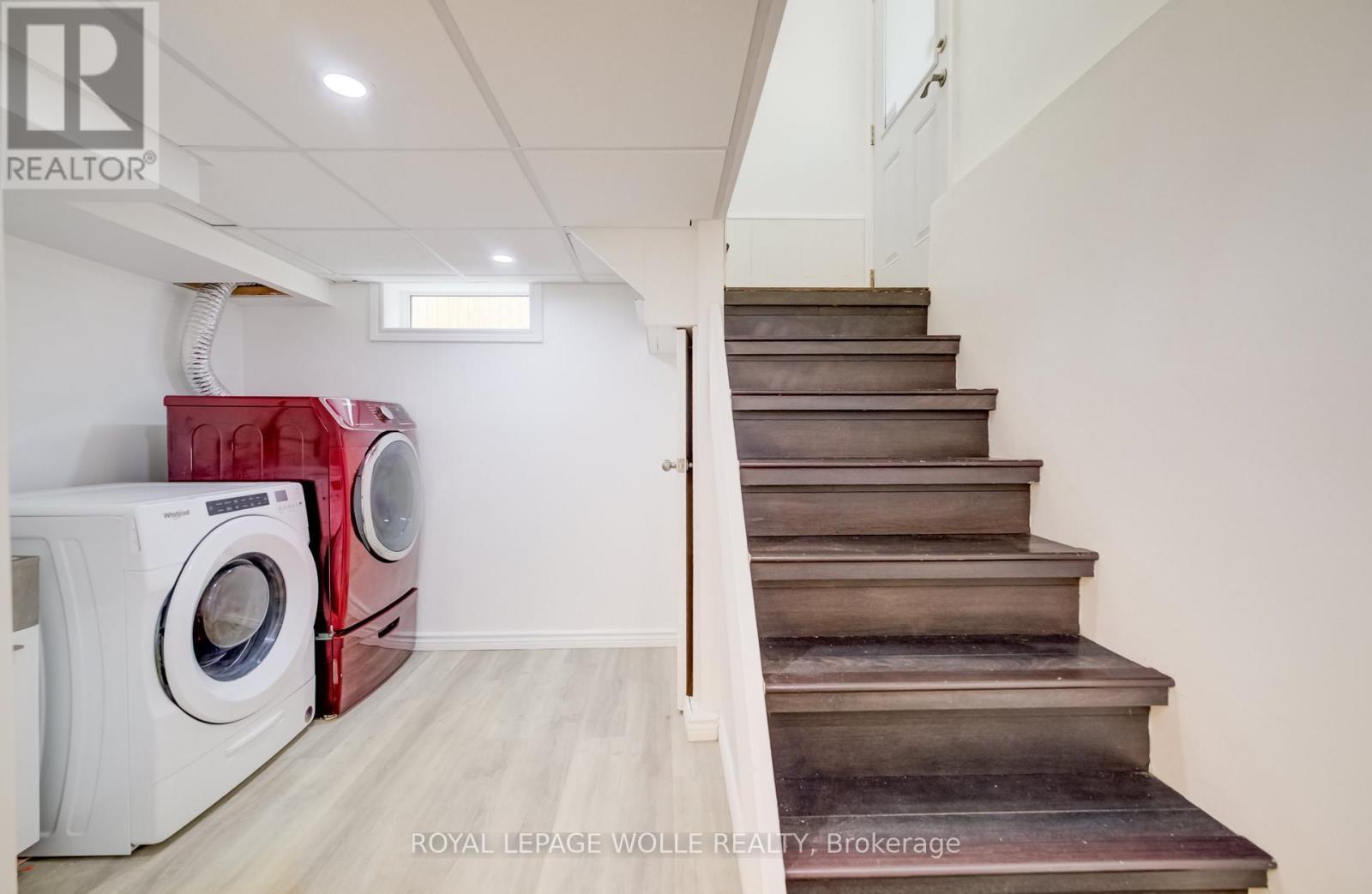 












152 CLARK AVENUE

,
Kitchener,




Ontario
N2C1Y5

