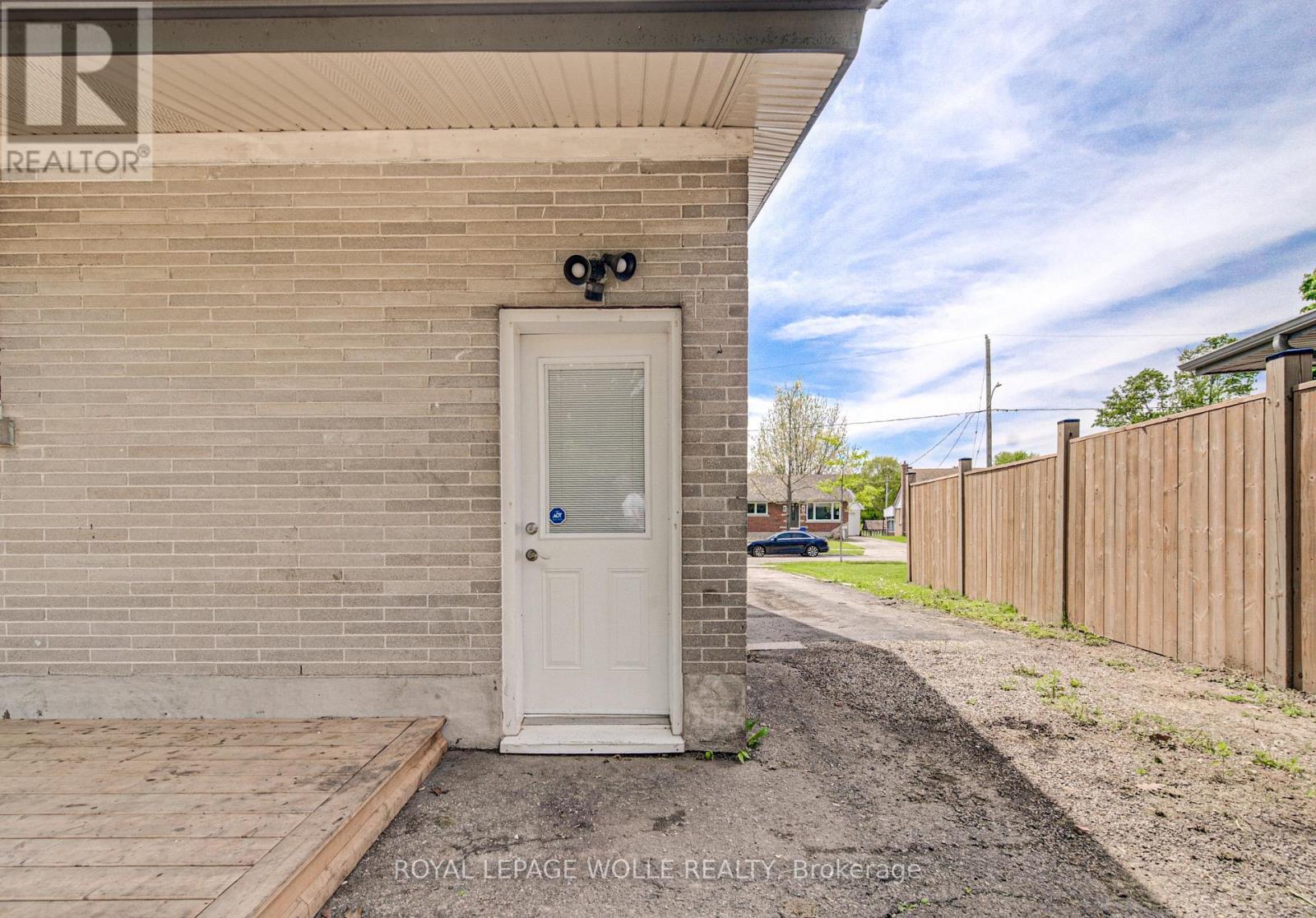 












152 CLARK AVENUE

,
Kitchener,




Ontario
N2C1Y5

