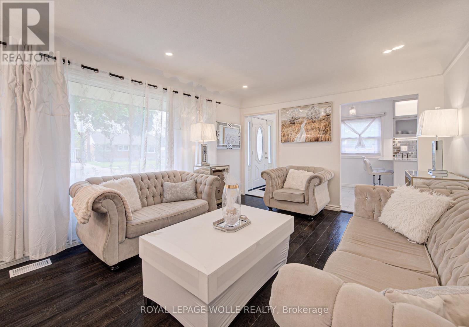 












152 CLARK AVENUE

,
Kitchener,




Ontario
N2C1Y5

