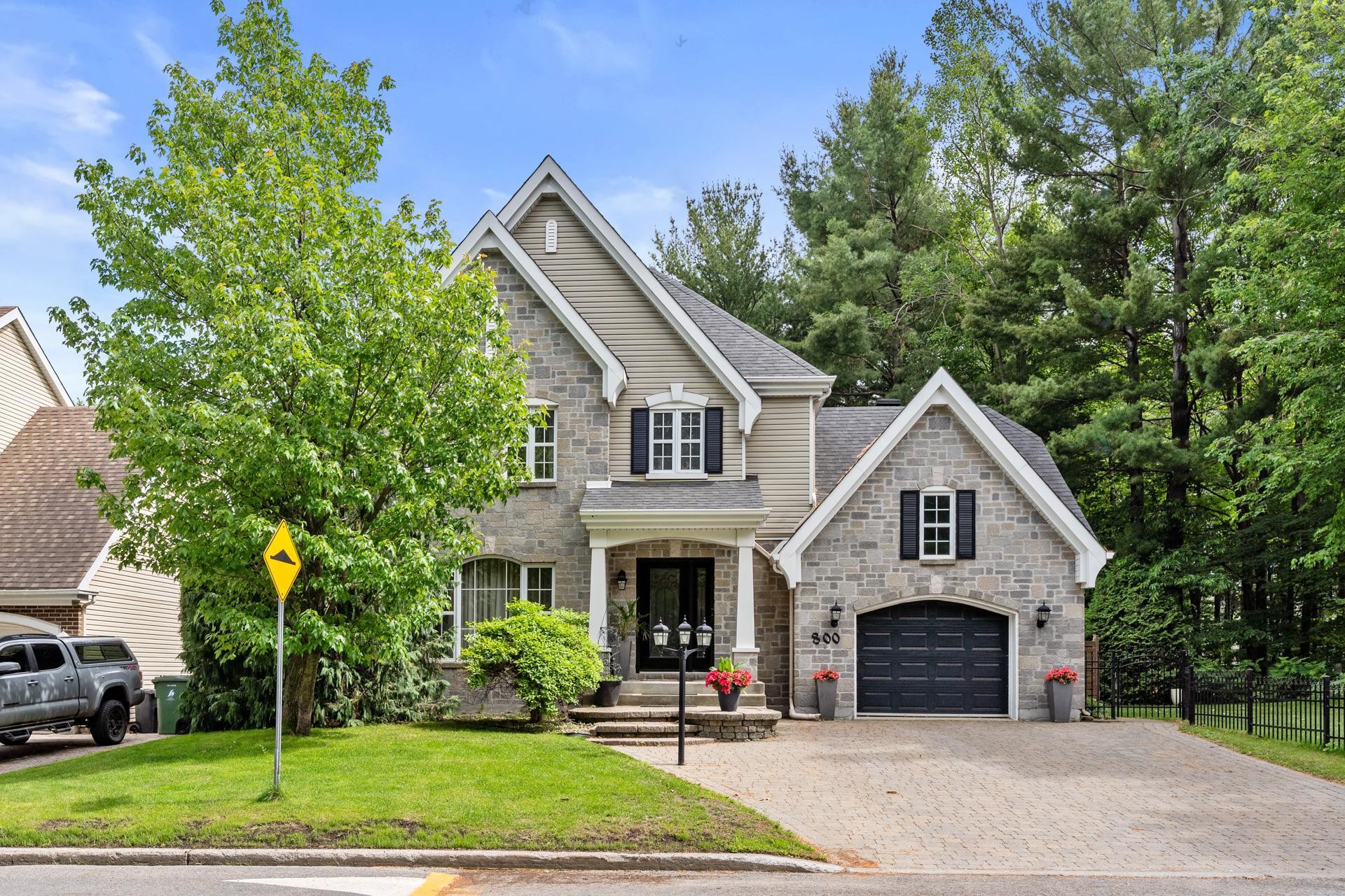 









800


Av. de la Haute-Rive

,
Bois-des-Filion,




QC
J6Z4T8

