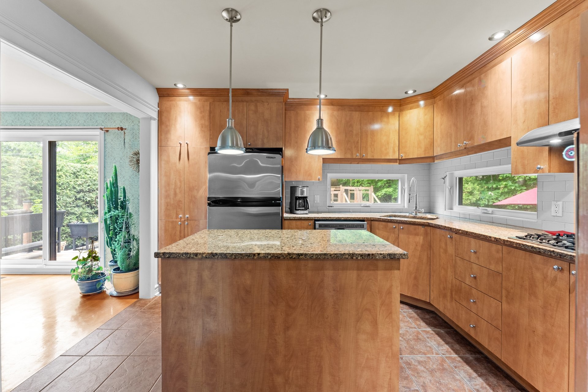 









800


Av. de la Haute-Rive

,
Bois-des-Filion,




QC
J6Z4T8

