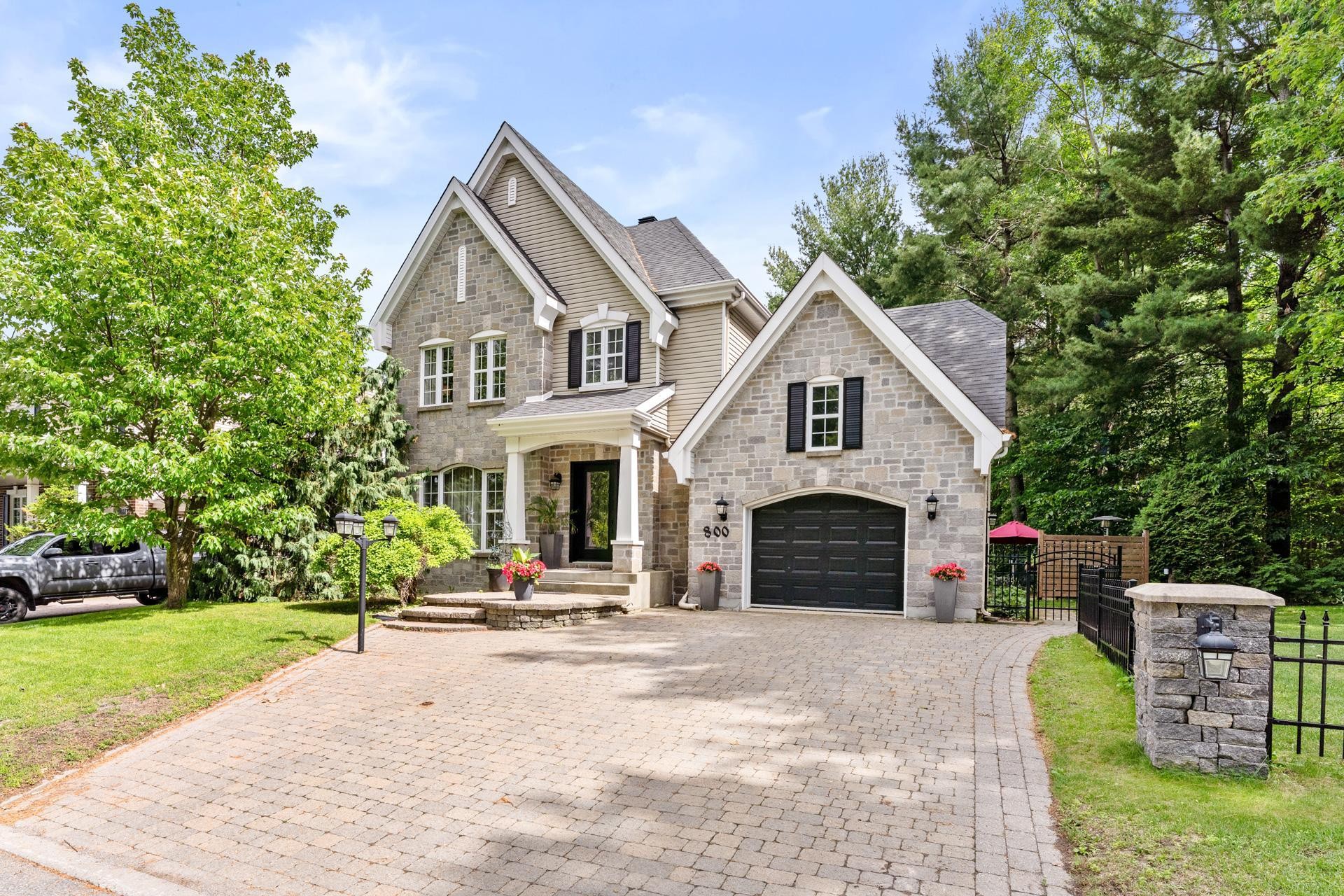 









800


Av. de la Haute-Rive

,
Bois-des-Filion,




QC
J6Z4T8

