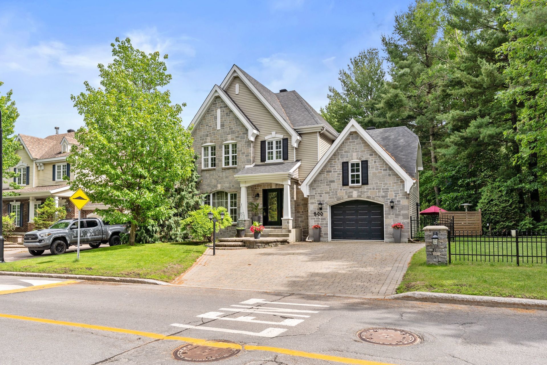 









800


Av. de la Haute-Rive

,
Bois-des-Filion,




QC
J6Z4T8

