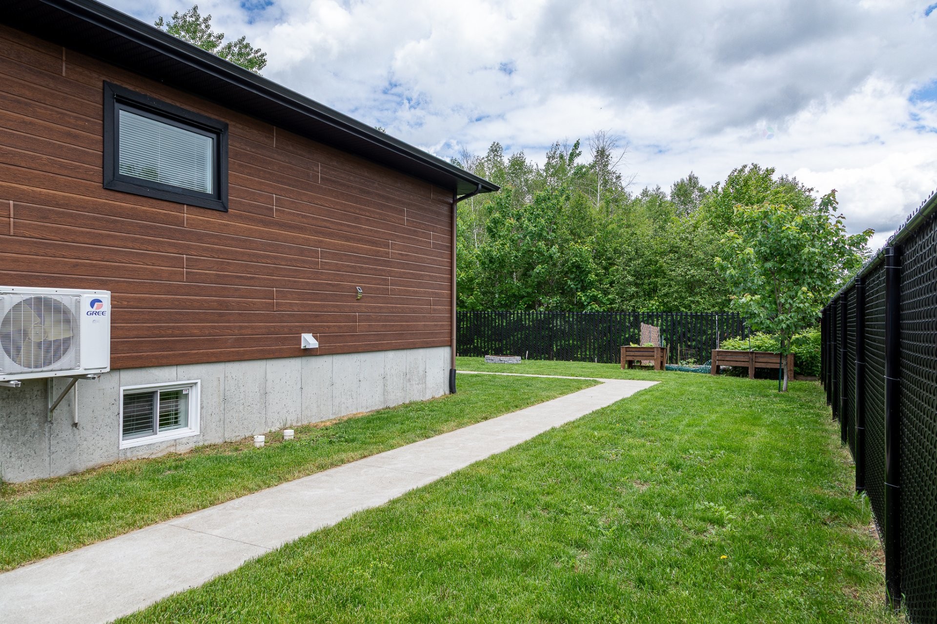 









2110


Rue Gilles-Grondin

,
Shawinigan,




QC
G9P0G6

