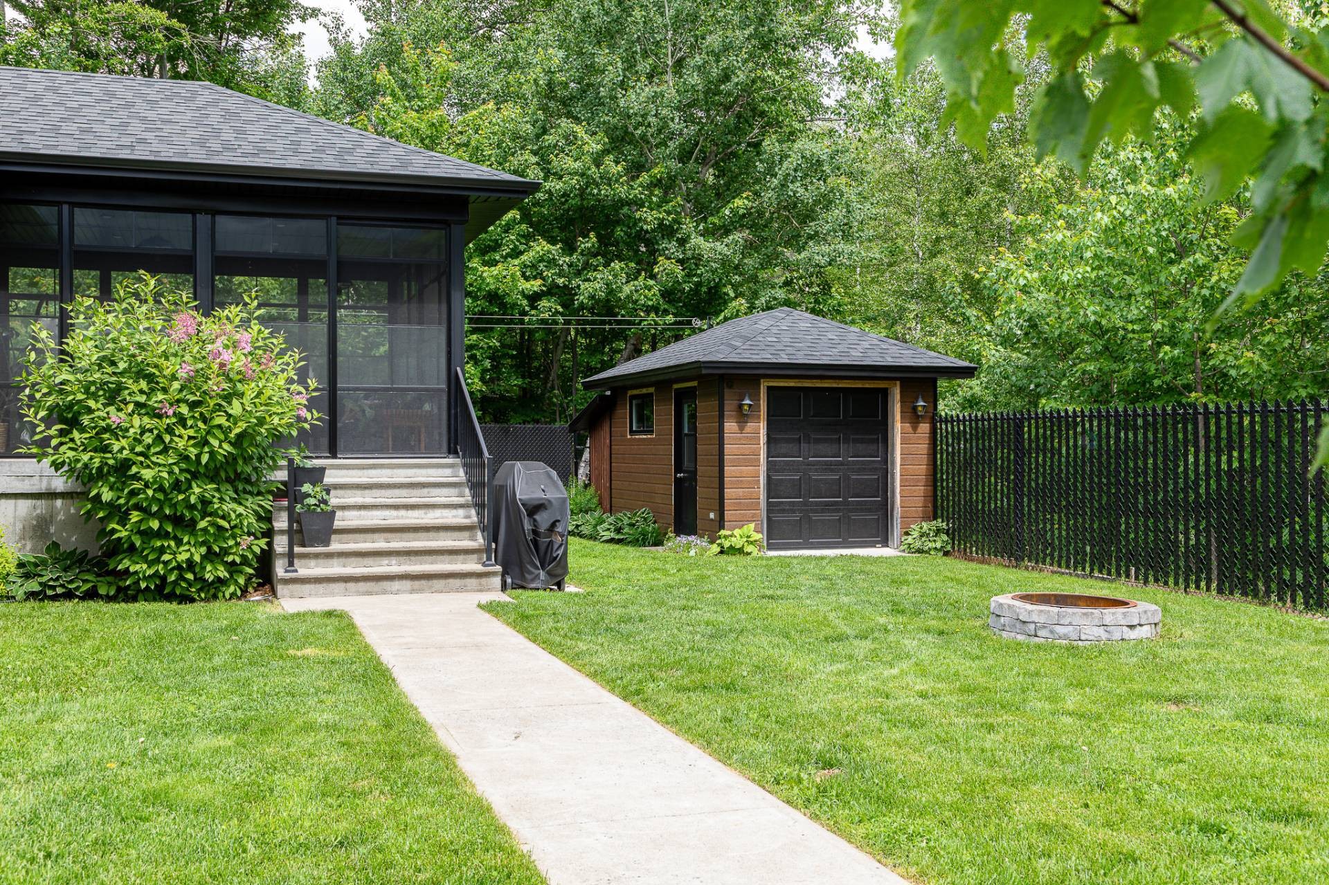 









2110


Rue Gilles-Grondin

,
Shawinigan,




QC
G9P0G6

