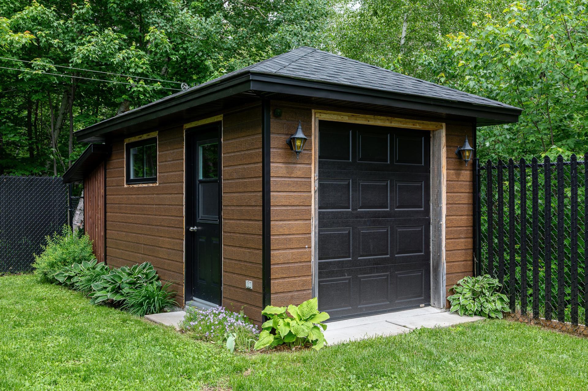 









2110


Rue Gilles-Grondin

,
Shawinigan,




QC
G9P0G6

