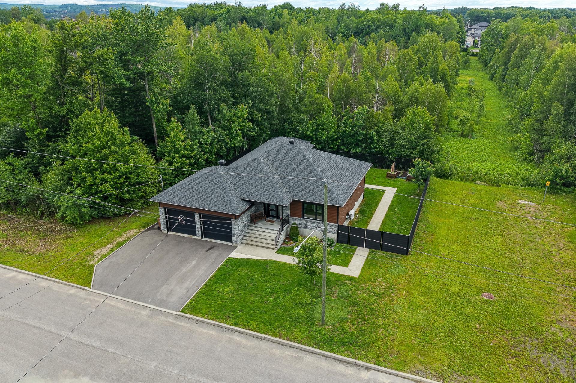 









2110


Rue Gilles-Grondin

,
Shawinigan,




QC
G9P0G6

