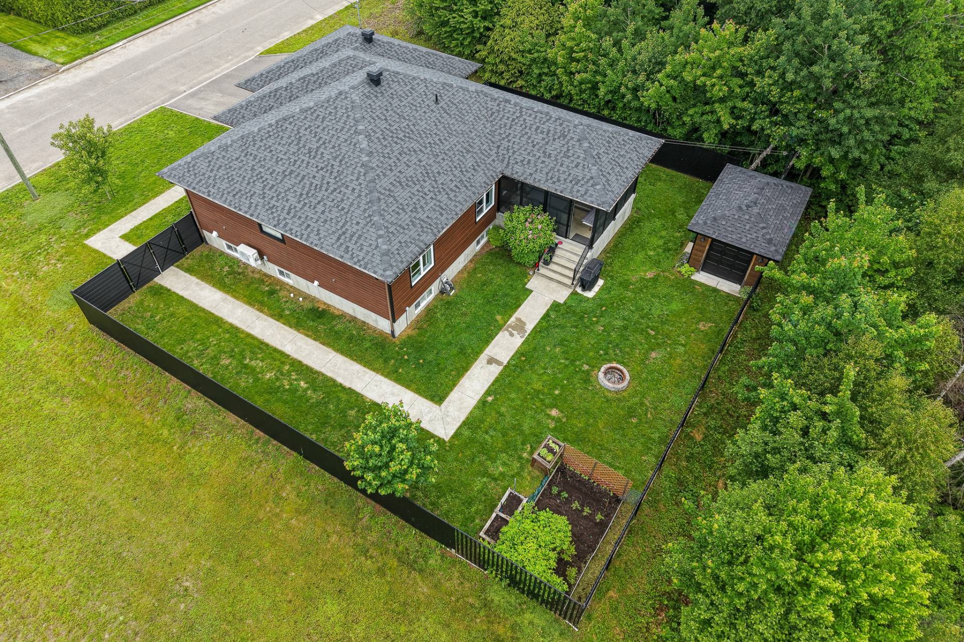 









2110


Rue Gilles-Grondin

,
Shawinigan,




QC
G9P0G6

