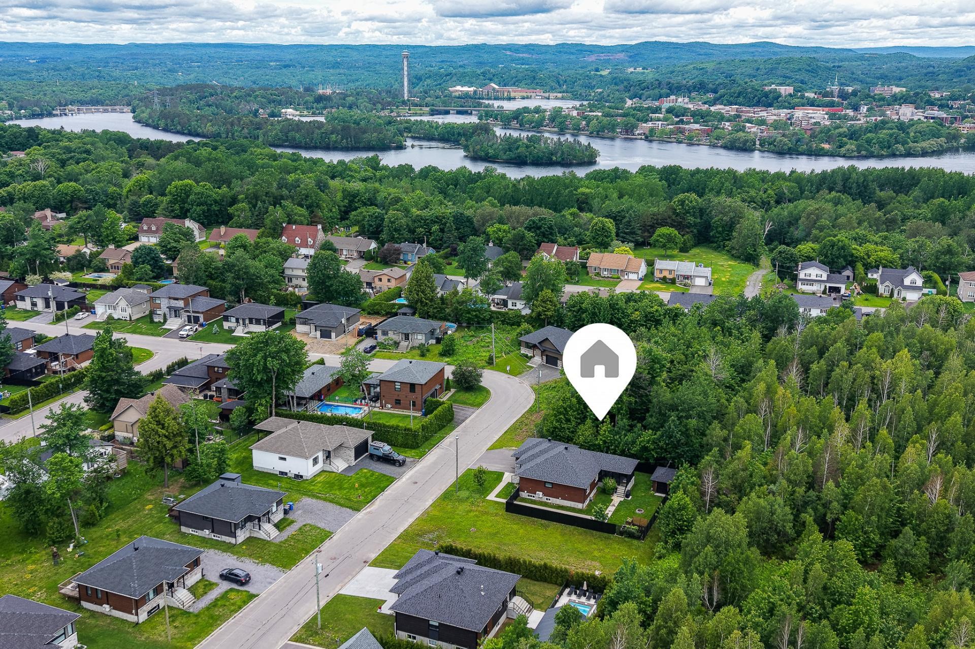 









2110


Rue Gilles-Grondin

,
Shawinigan,




QC
G9P0G6

