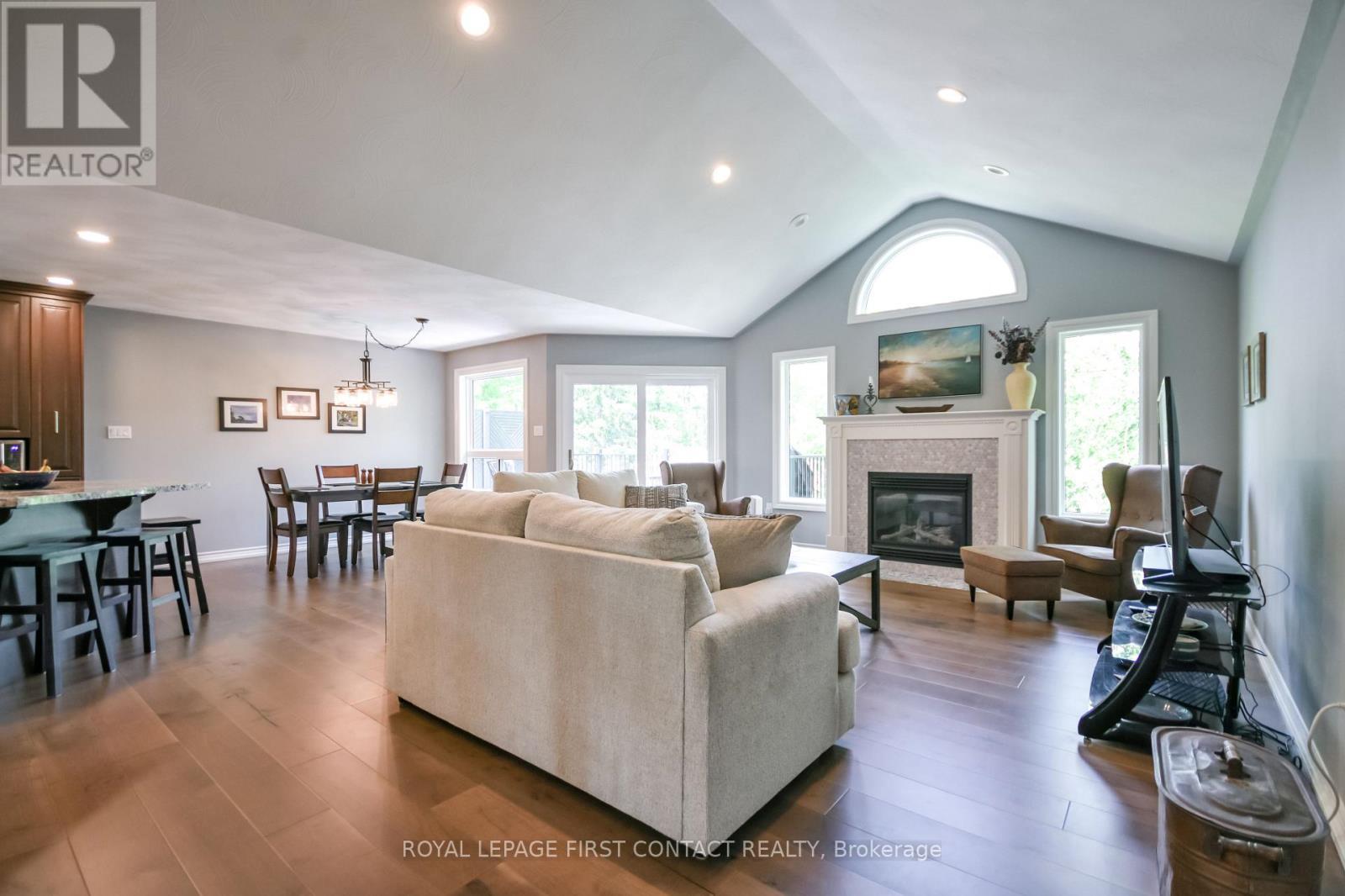 












6 NICKLAUS DRIVE

,
Barrie,




Ontario
L4M6W6

