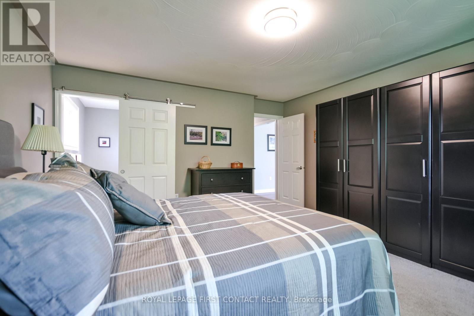 












6 NICKLAUS DRIVE

,
Barrie,




Ontario
L4M6W6

