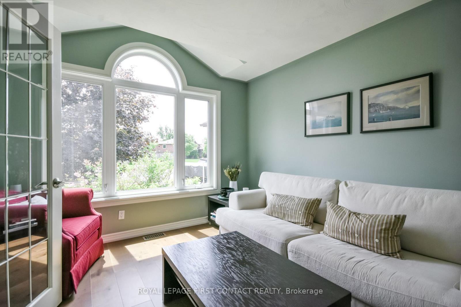 












6 NICKLAUS DRIVE

,
Barrie,




Ontario
L4M6W6

