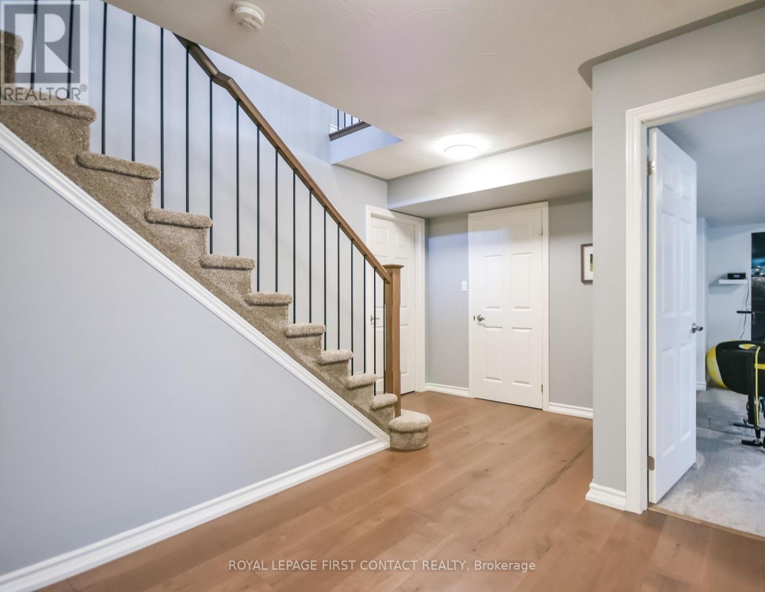 












6 NICKLAUS DRIVE

,
Barrie,




Ontario
L4M6W6

