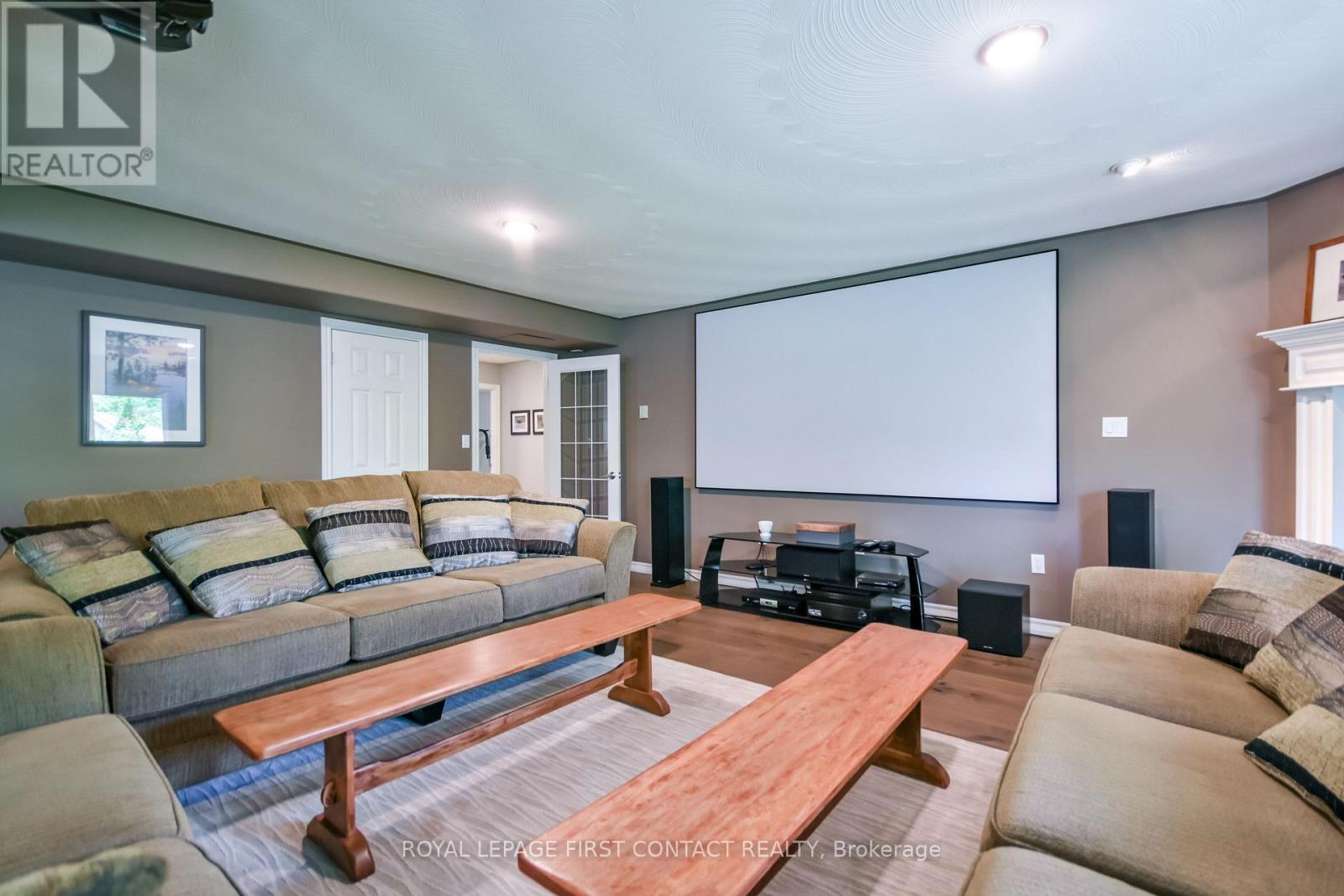 












6 NICKLAUS DRIVE

,
Barrie,




Ontario
L4M6W6

