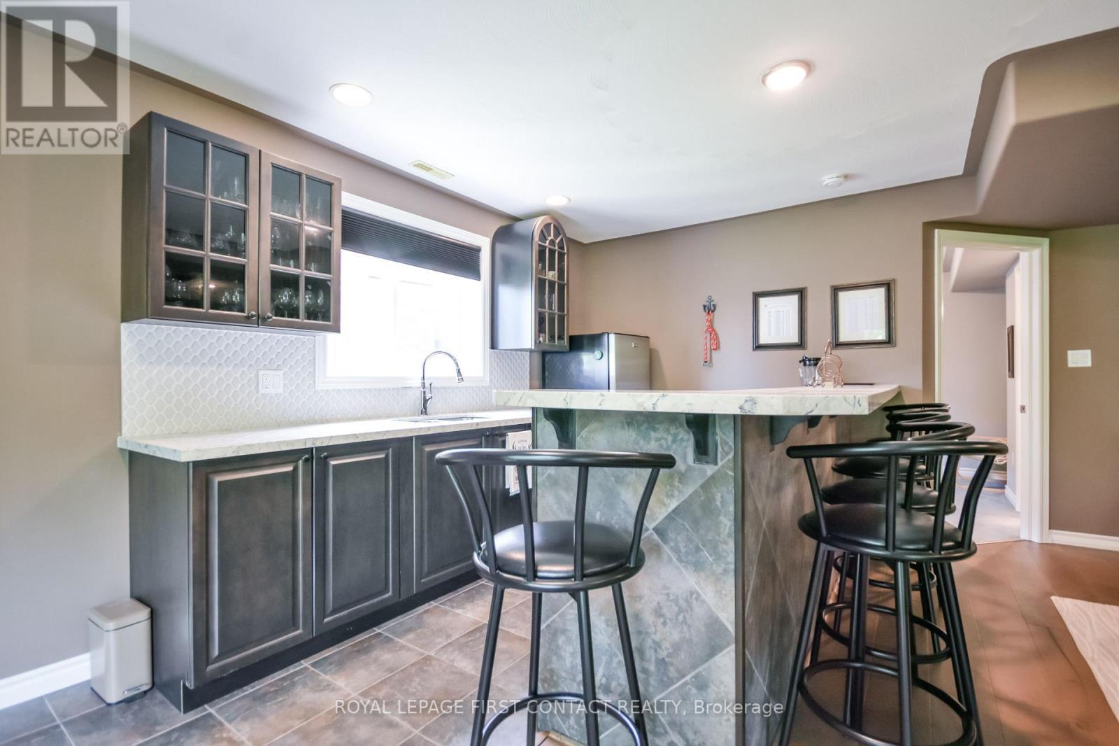 












6 NICKLAUS DRIVE

,
Barrie,




Ontario
L4M6W6

